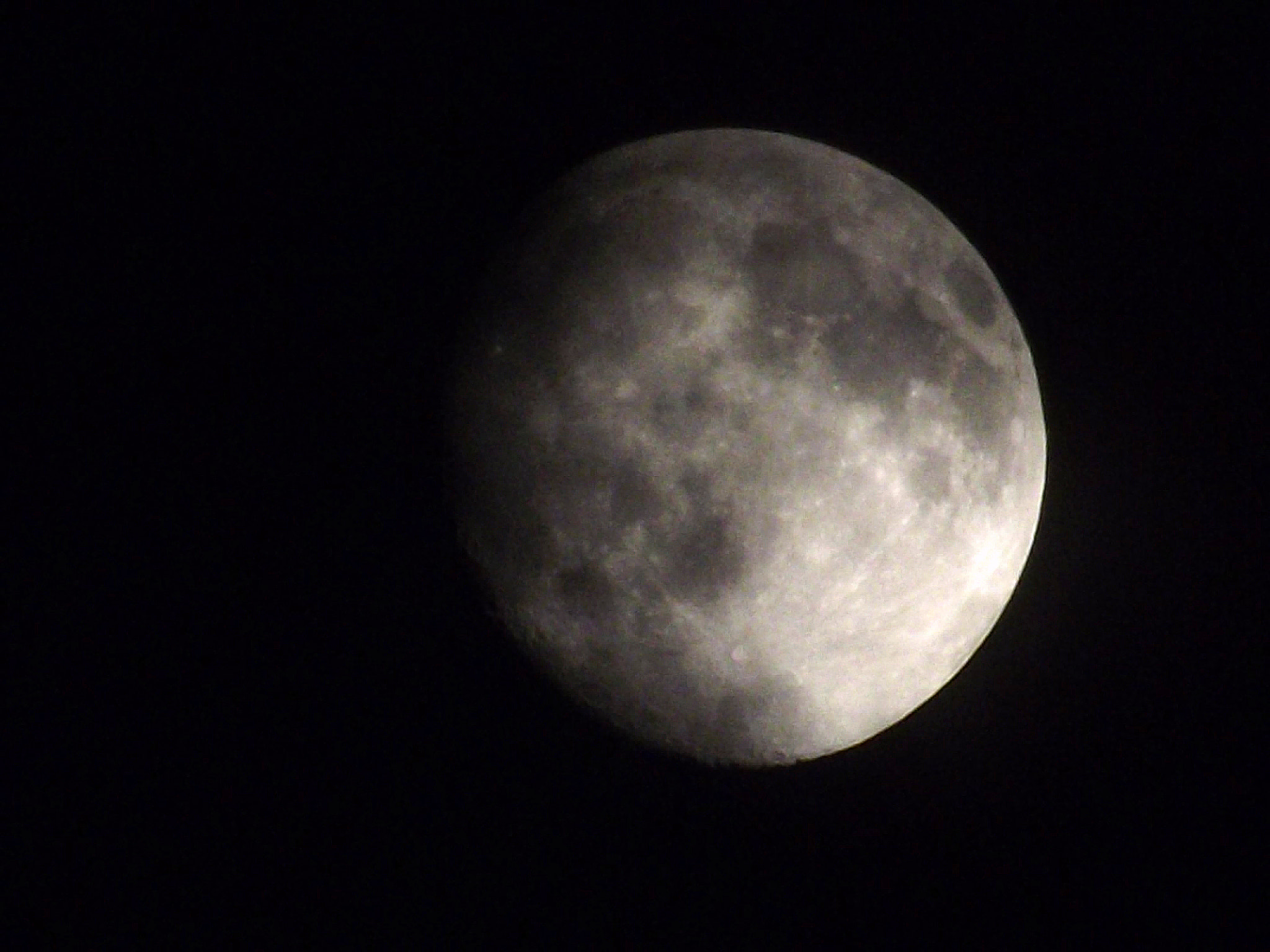 FujiFilm FinePix S3200 (FinePix S3250) sample photo. The moon photography