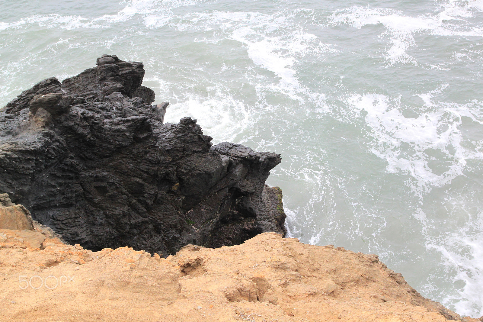 Canon EOS 500D (EOS Rebel T1i / EOS Kiss X3) sample photo. Rocks and water photography