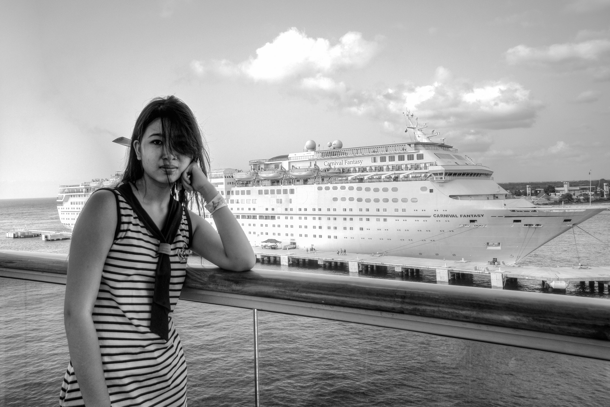 Sony Alpha NEX-7 + Sony E 10-18mm F4 OSS sample photo. Waiting for excursion photography