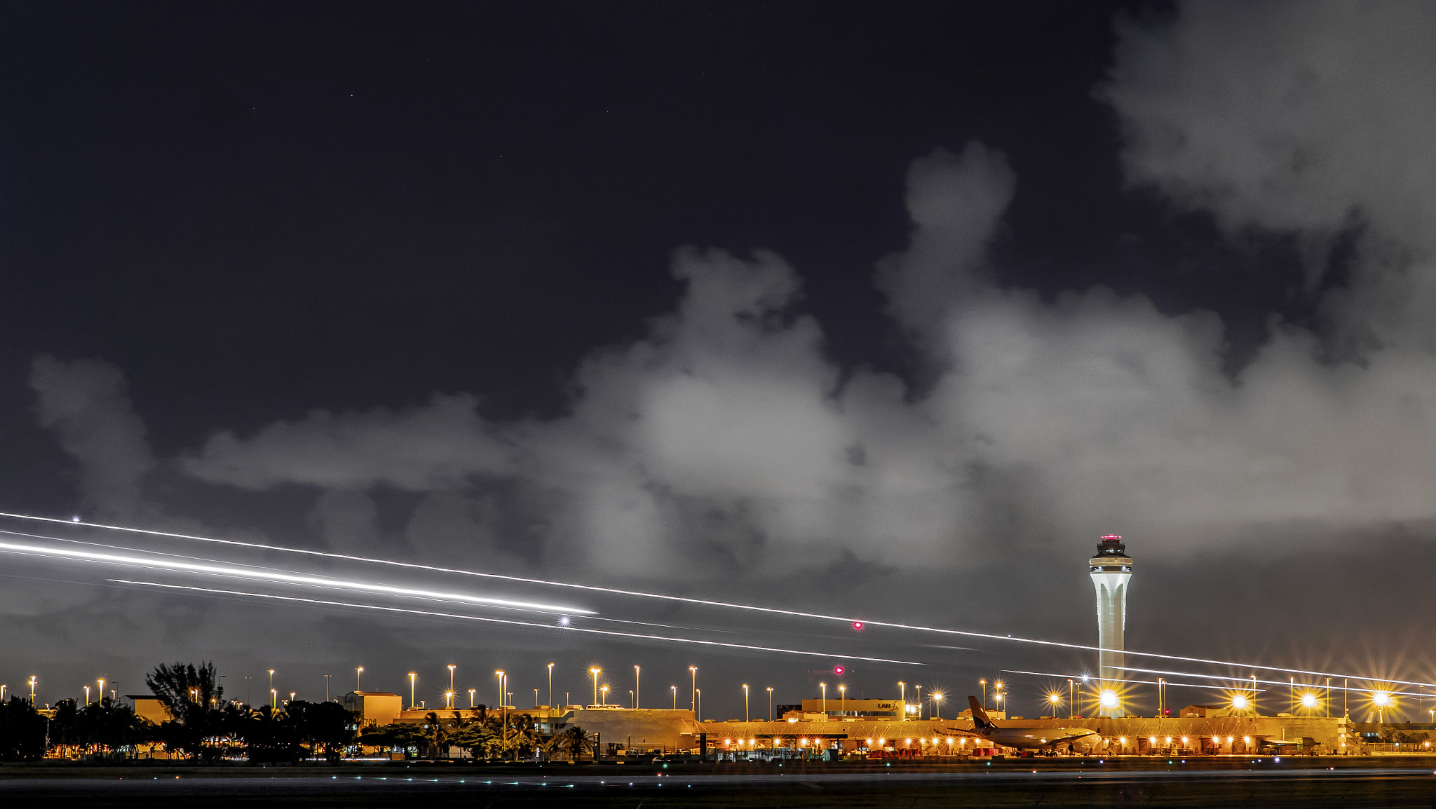 Panasonic Lumix DMC-GX8 + Panasonic Leica DG Nocticron 42.5mm F1.2 ASPH OIS sample photo. Miami airport by night photography