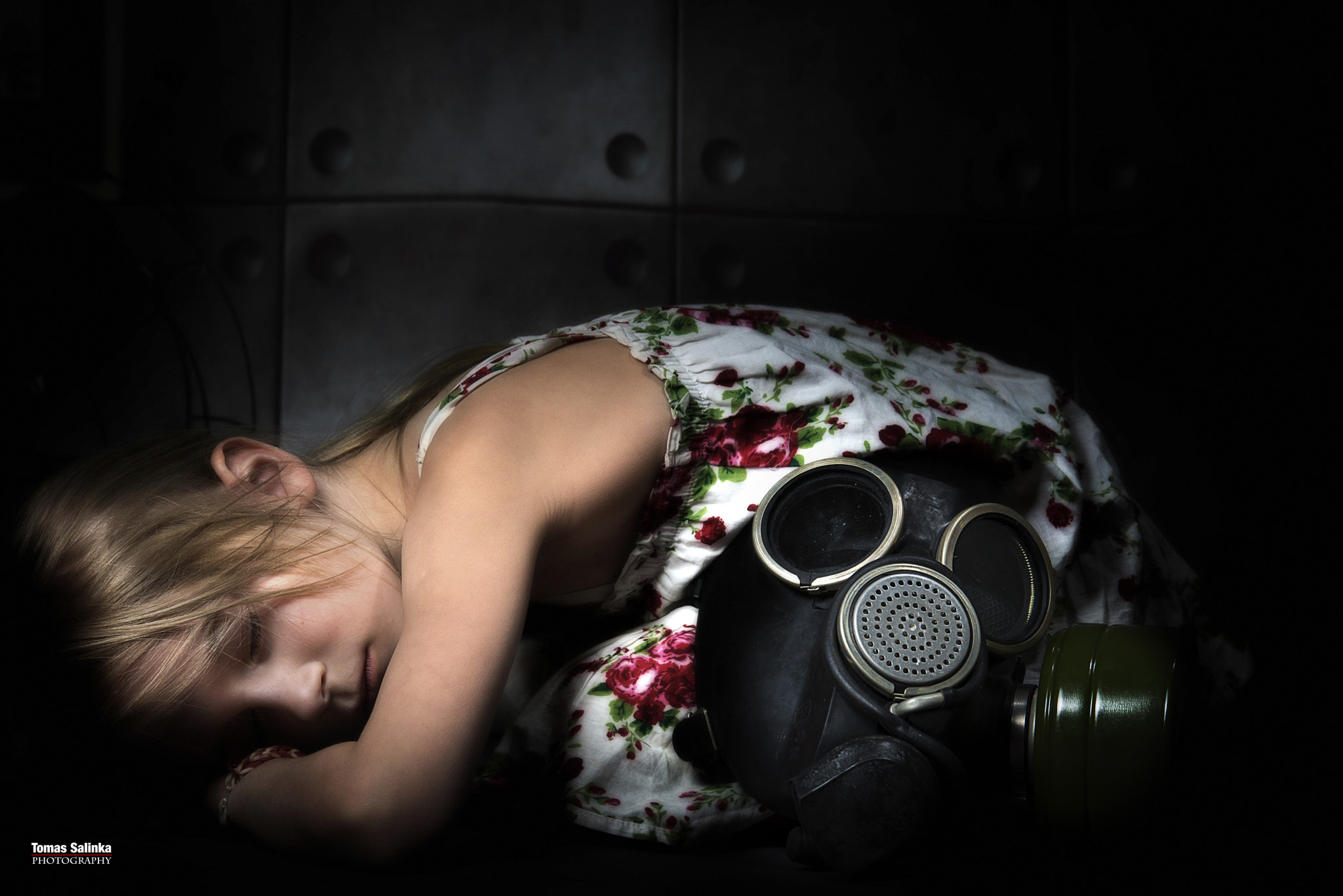 Nikon D7100 + Sigma 24-105mm F4 DG OS HSM Art sample photo. "radiation girl" photography