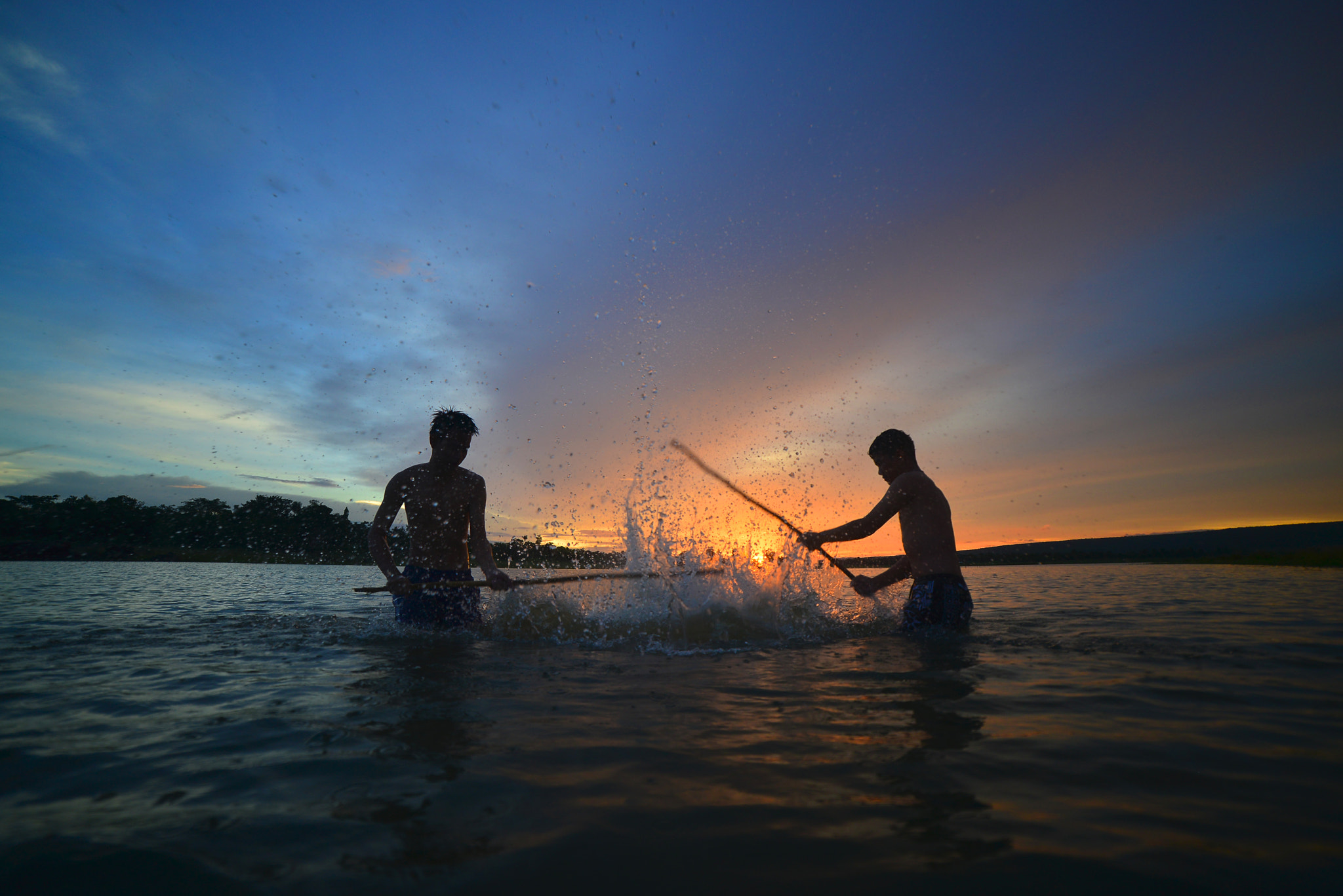 Samyang 14mm F2.8 ED AS IF UMC sample photo. The funny moment at the lake photography