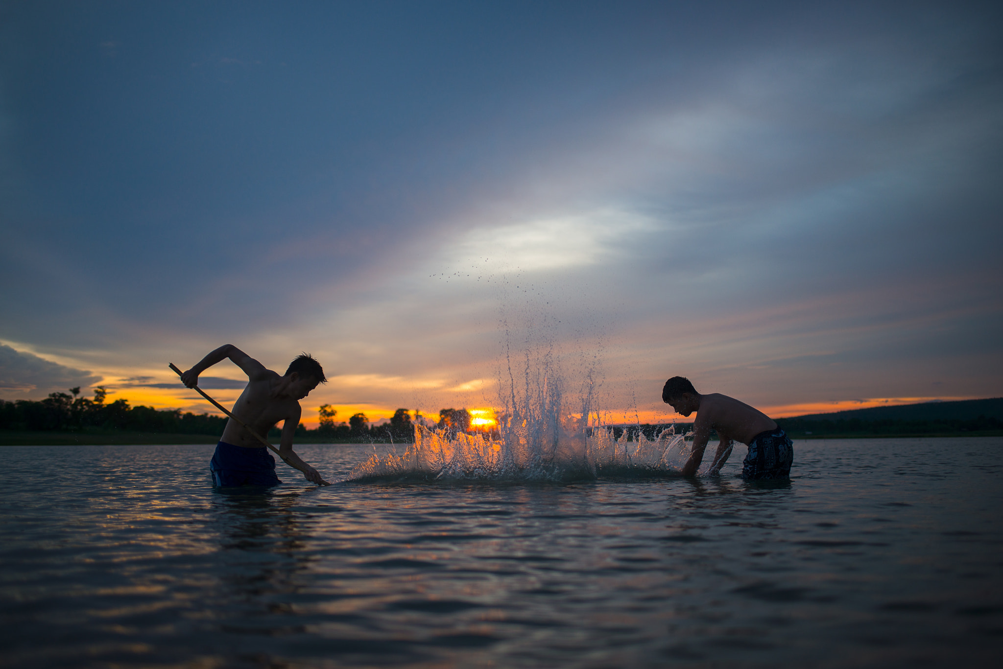 Nikon D800E + Nikon AF-S Nikkor 35mm F1.8G ED sample photo. The funny moment at the lake photography