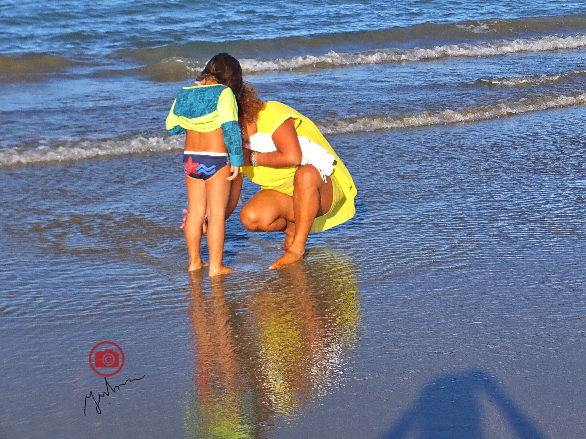 Fujifilm FinePix F900EXR sample photo. Maternal love on the seashore photography