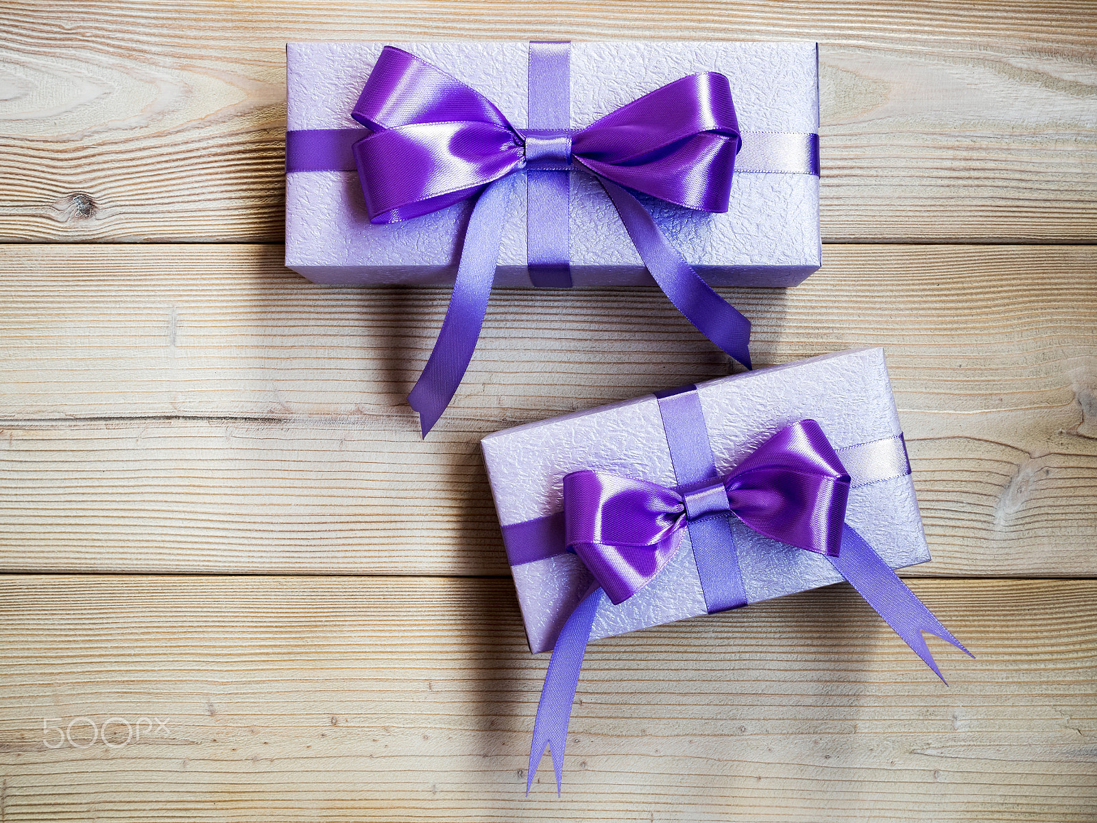 Olympus OM-D E-M1 + OLYMPUS 14-54mm Lens sample photo. Gift boxes on the wooden board photography