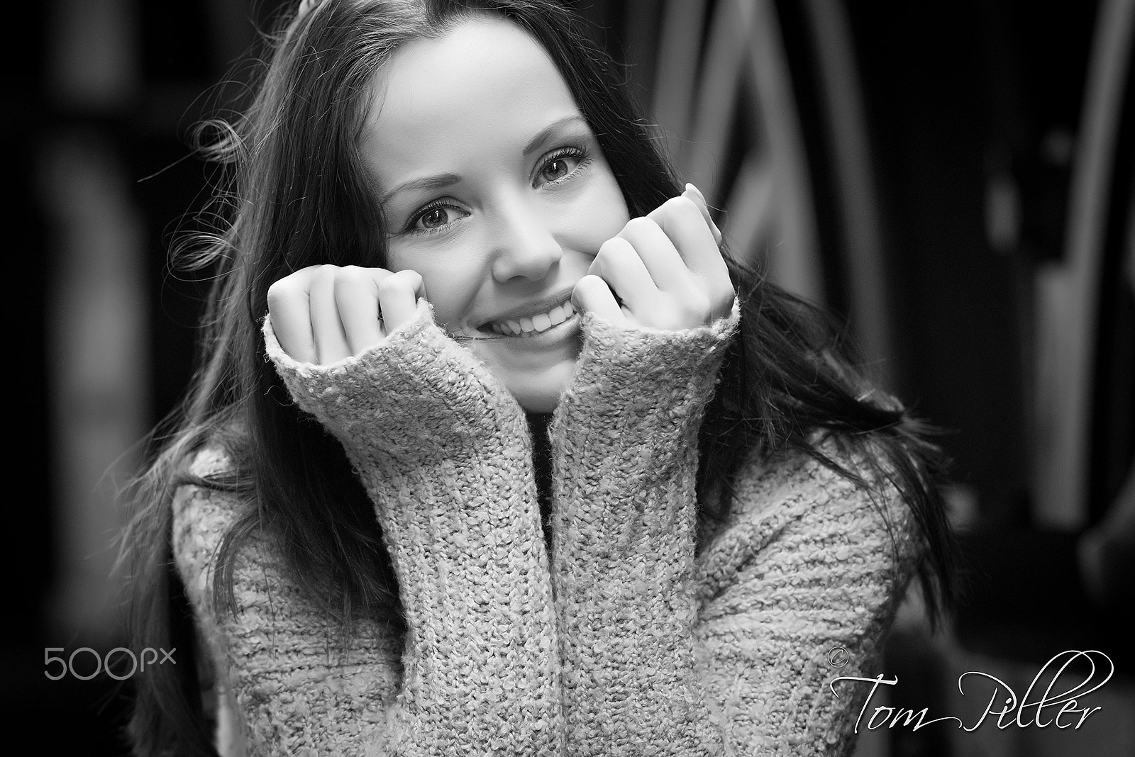 Nikon AF-S Nikkor 300mm F2.8G ED-IF VR sample photo. Anita smiling photography