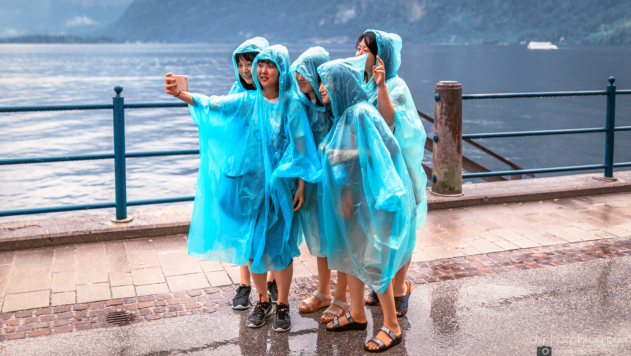 Sigma 24mm F1.4 DG HSM Art sample photo. Hallstatt selfie photography
