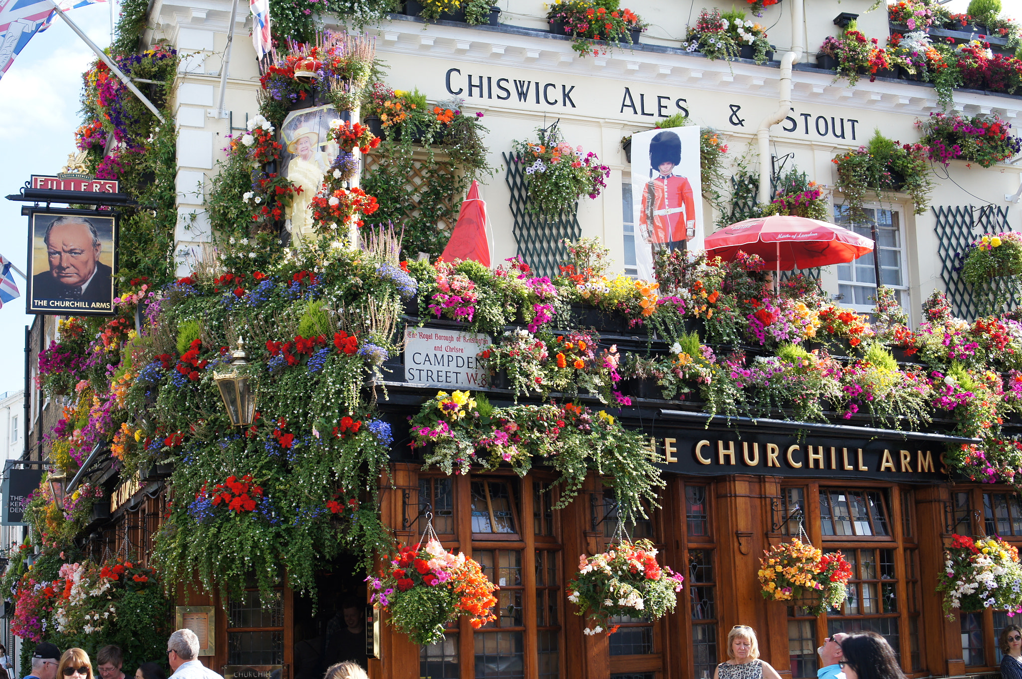 Sony Alpha NEX-C3 + Sony E 35mm F1.8 OSS sample photo. Flowers at the churchill arms photography