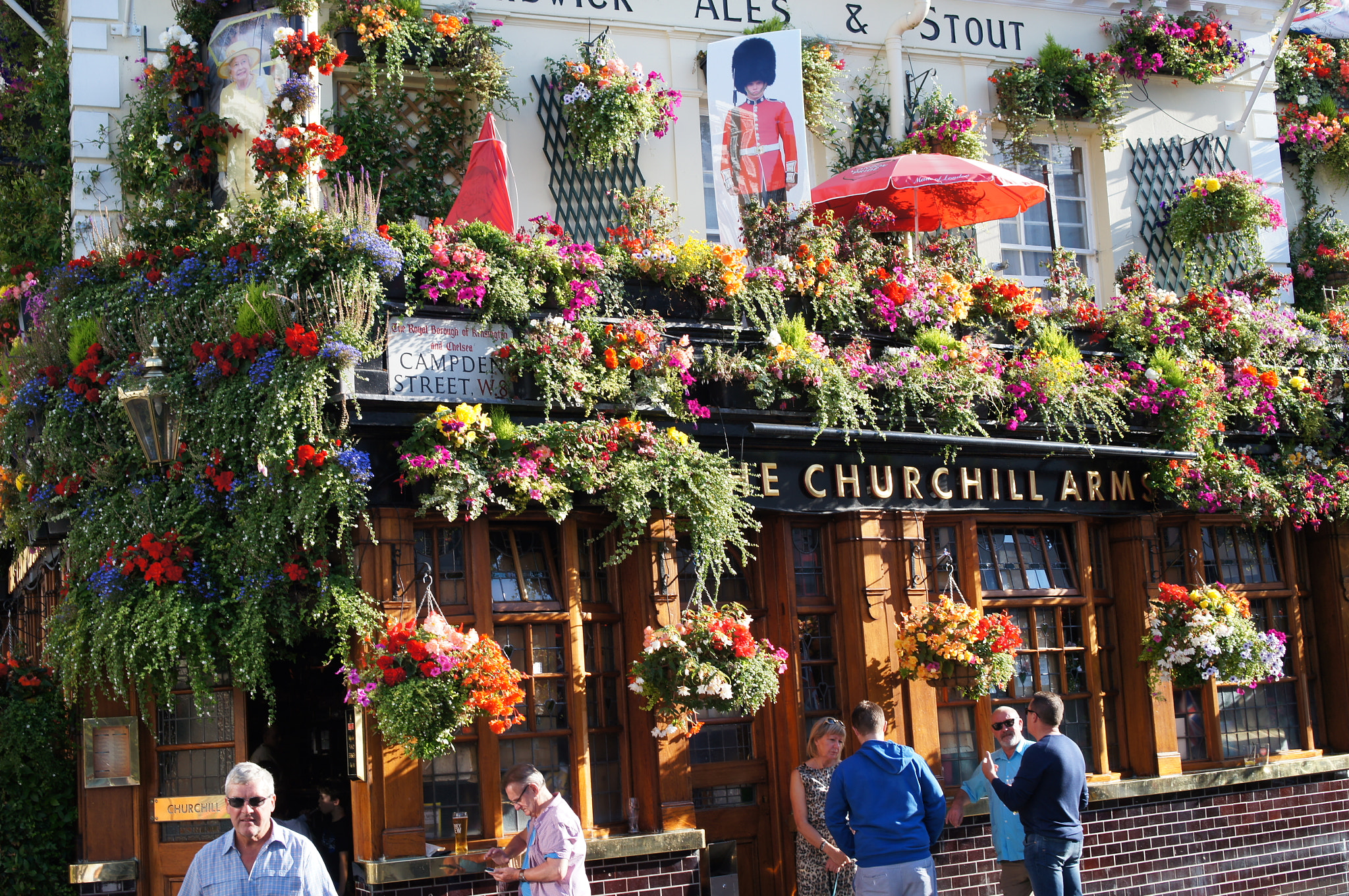 Sony Alpha NEX-C3 + Sony E 35mm F1.8 OSS sample photo. The facade of the churchill arms photography