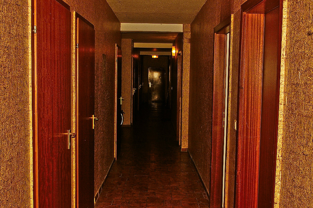 Pentax *ist DL sample photo. Dark basement photography