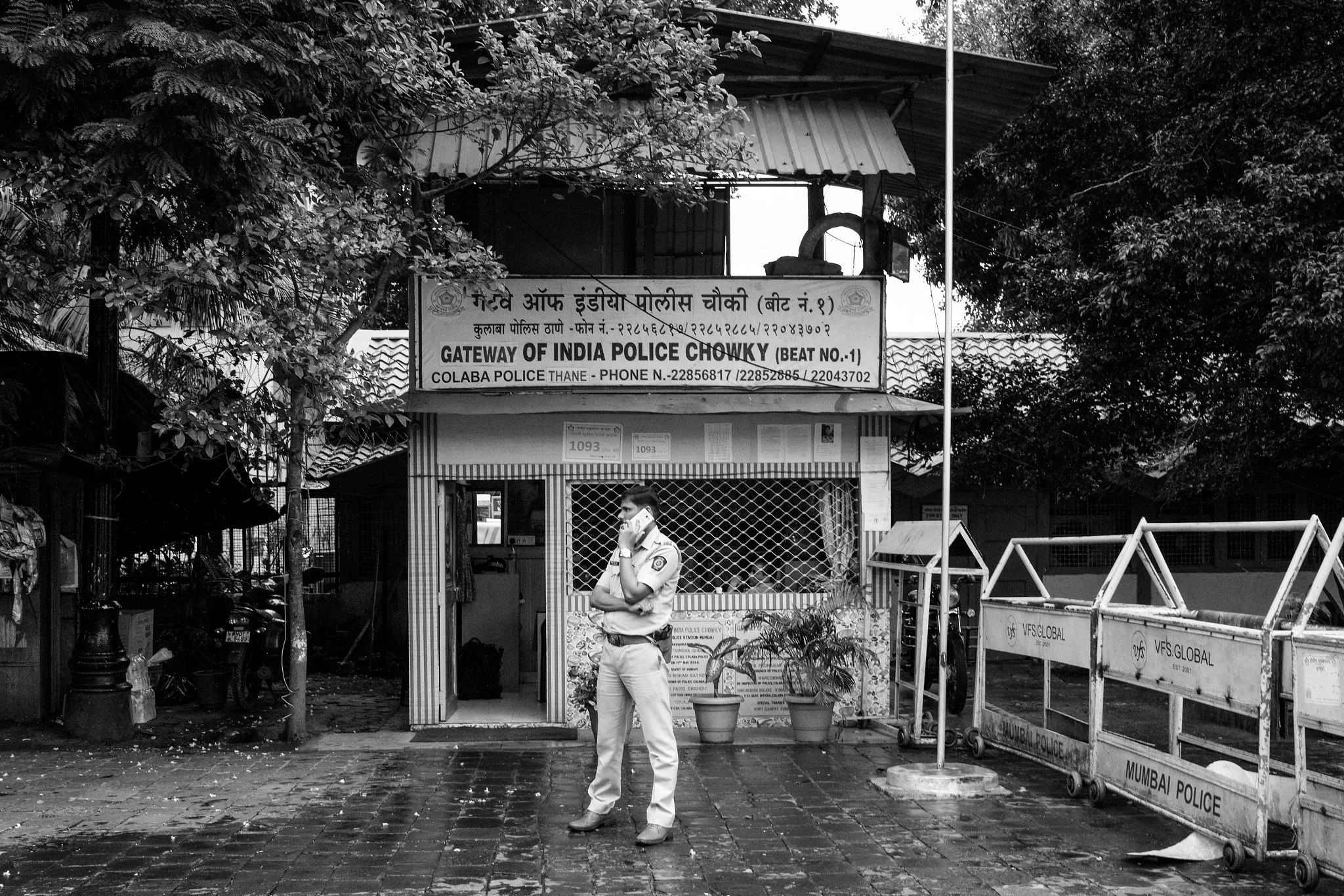 Leica M (Typ 240) + Summilux-M 1:1.4/35 sample photo. Mumbai police photography