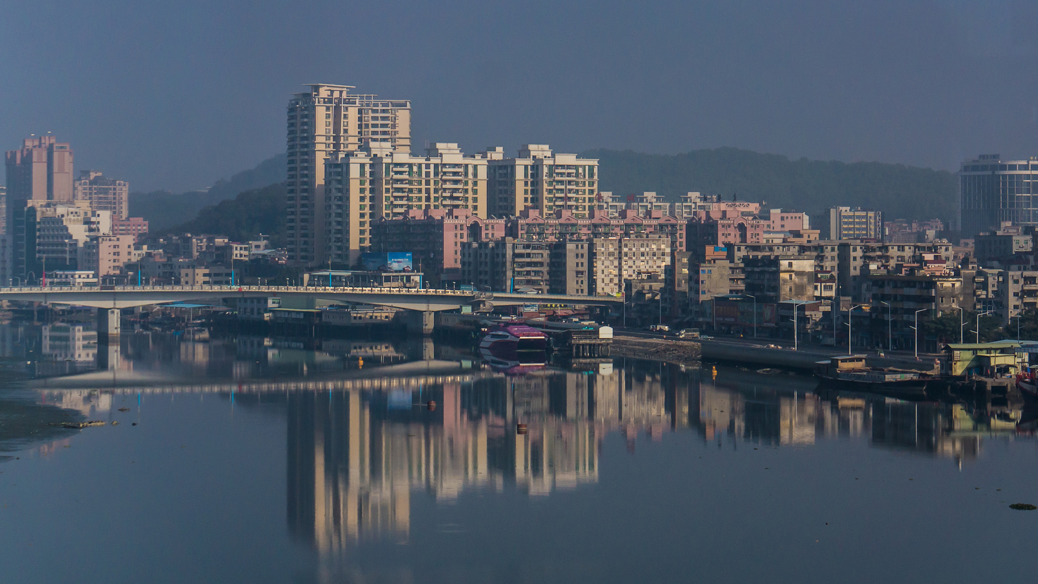 Sony Alpha NEX-5N + Sony E 55-210mm F4.5-6.3 OSS sample photo. Guangdong photography