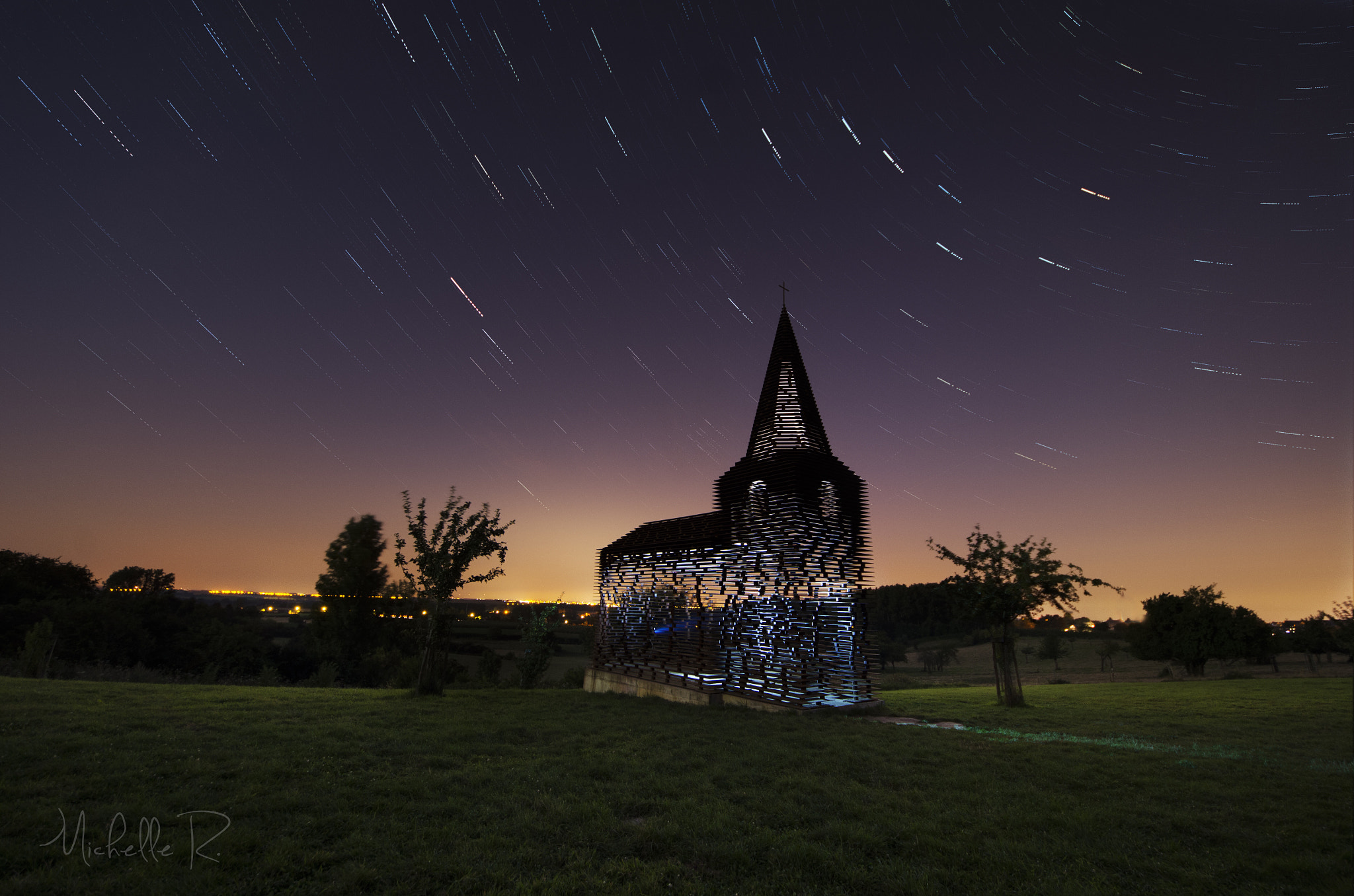 Sigma 8-16mm F4.5-5.6 DC HSM sample photo. Reading between the lines photography
