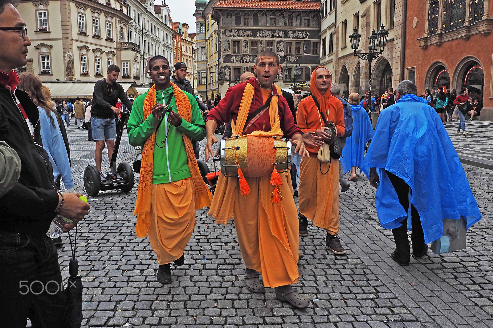 Olympus OM-D E-M5 II + Olympus M.Zuiko Digital ED 12-40mm F2.8 Pro sample photo. Merry procession of hare krishnas in prague photography