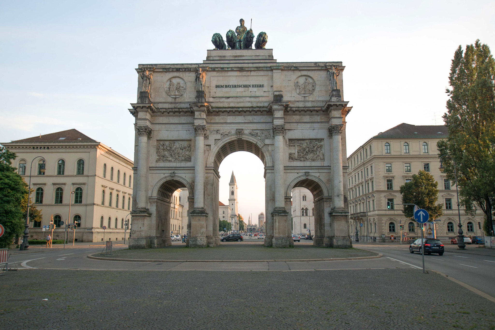 Sony ILCA-77M2 + 10-20mm F3.5 sample photo. Siegestor munich photography