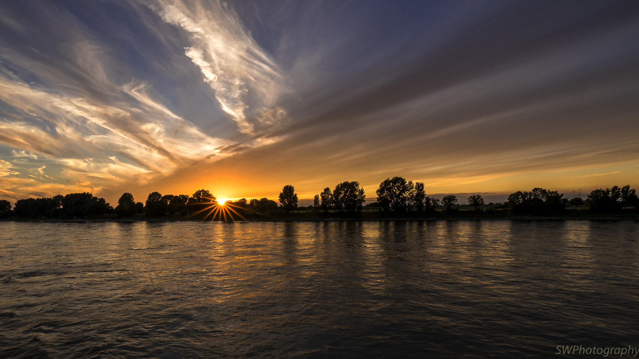 Sony a7 II + Canon EF 300mm f/2.8L sample photo. Sunset at the shoreline photography