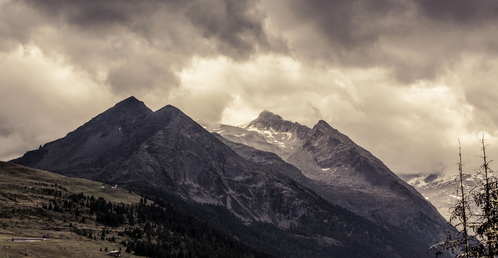 Canon EOS 550D (EOS Rebel T2i / EOS Kiss X4) + Sigma 50mm f/2.8 EX sample photo. Reichenspitz mountains photography