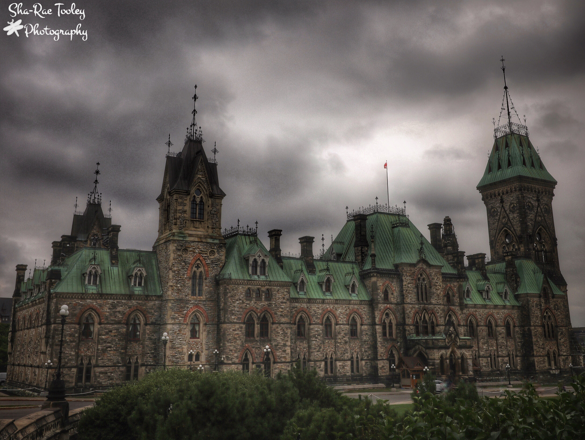Canon EOS 750D (EOS Rebel T6i / EOS Kiss X8i) + Canon EF-S 10-18mm F4.5–5.6 IS STM sample photo. Parliament hill, ottawa ontario photography
