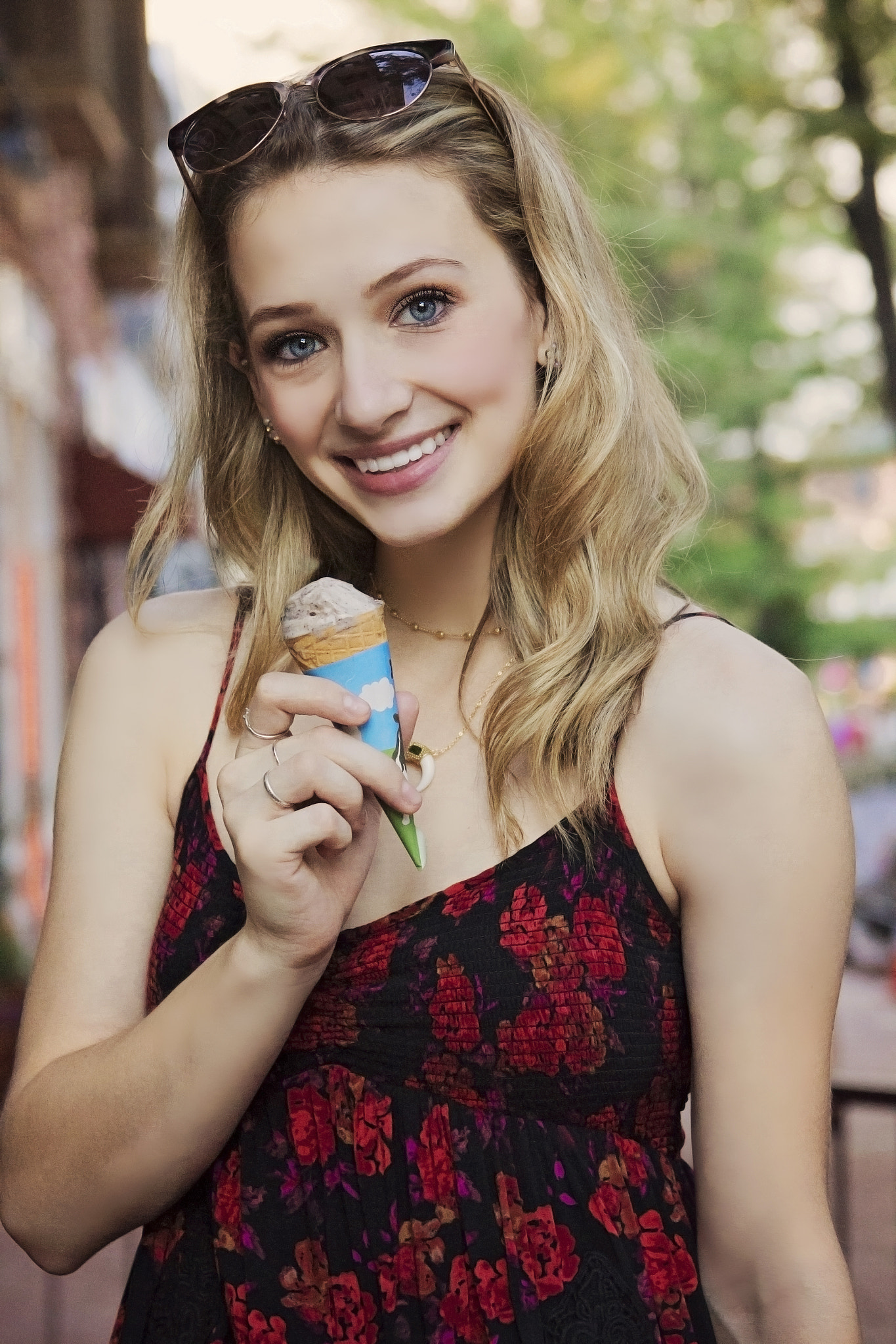 Canon EF 28-135mm F3.5-5.6 IS USM sample photo. Icecream stop photography