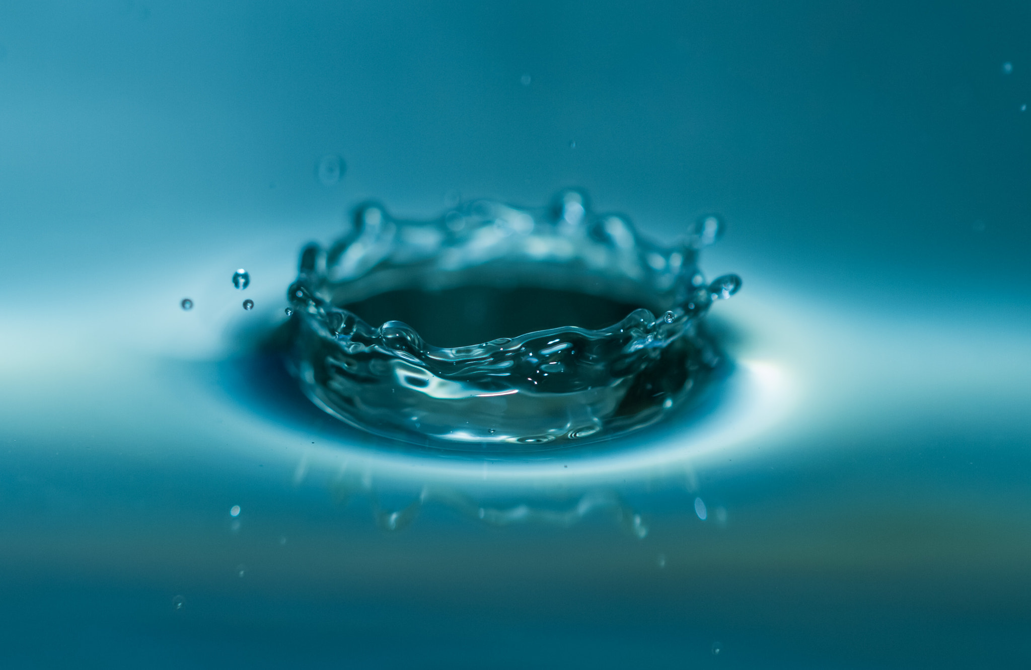 Canon EOS 7D + Sigma APO Macro 150mm f/2.8 EX DG HSM sample photo. Waterdrop photography