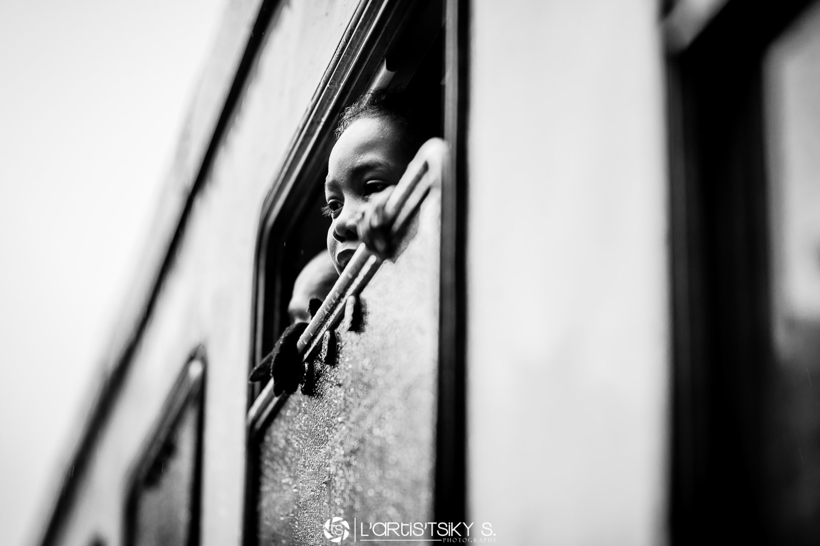 Nikon D4S + Nikon AF-S Nikkor 85mm F1.4G sample photo. Train scene photography