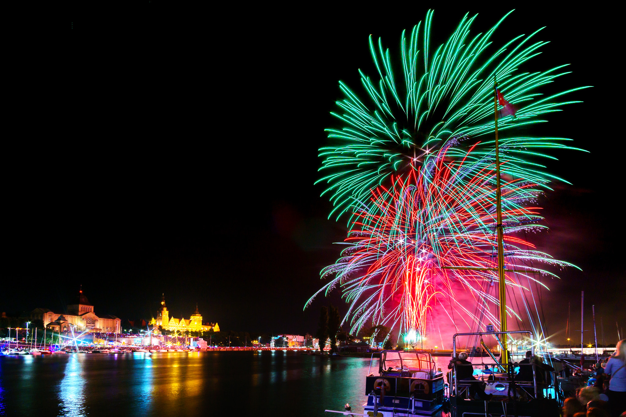 Samyang 12mm F2.0 NCS CS sample photo. Big fireworks on pyromagic 2016 in szczecin photography