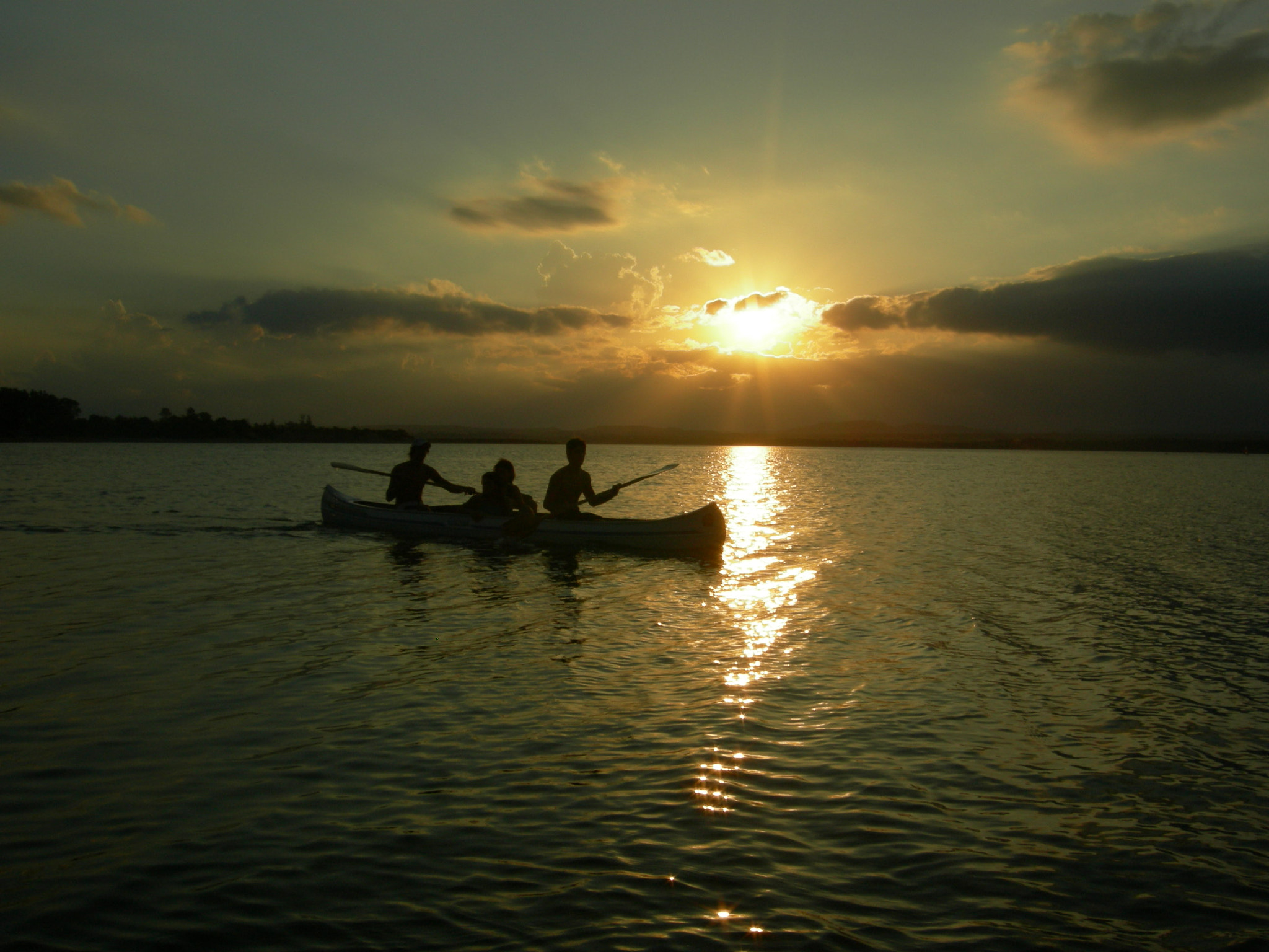 Nikon COOLPIX P1 sample photo. Three paddlers photography