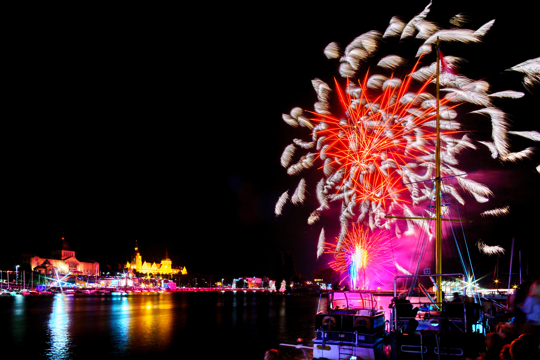 Samyang 12mm F2.0 NCS CS sample photo. Big fireworks on pyromagic 2016 in szczecin photography