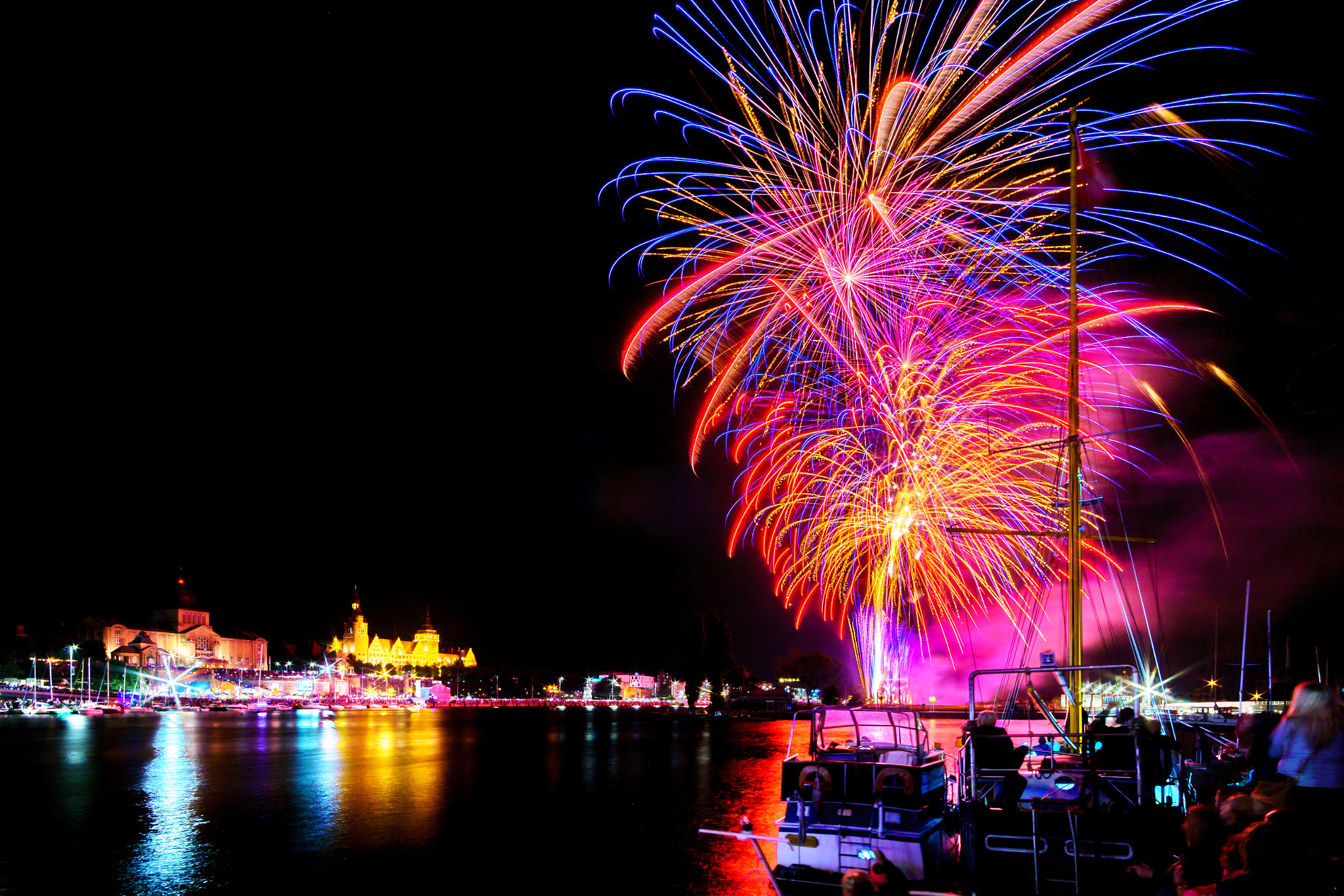 Samyang 12mm F2.0 NCS CS sample photo. Big fireworks on pyromagic 2016 in szczecin photography