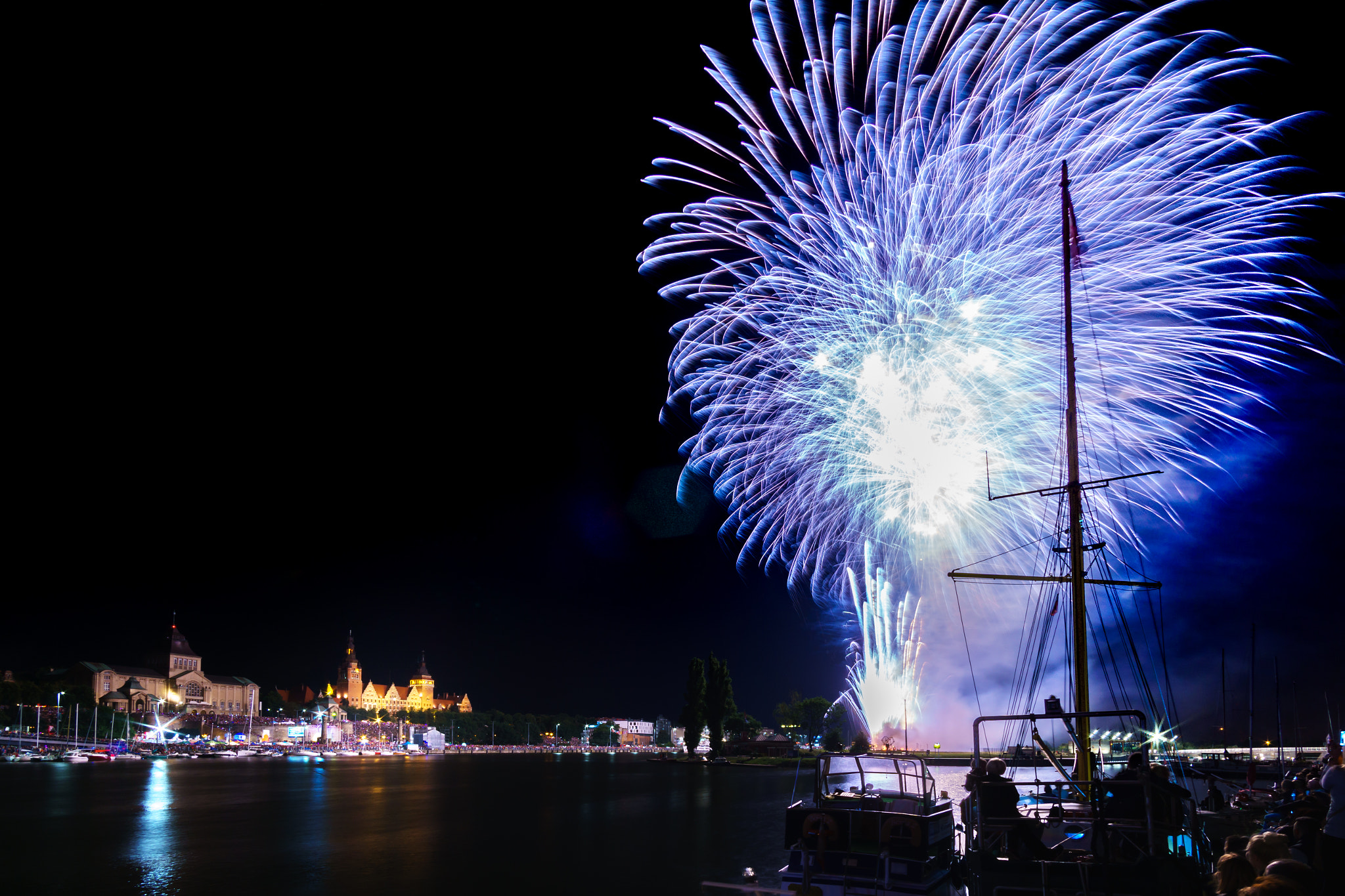 Samyang 12mm F2.0 NCS CS sample photo. Big fireworks on pyromagic 2016 in szczecin photography