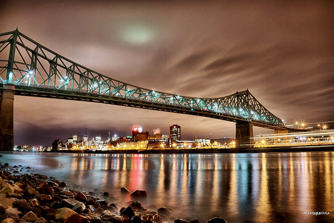 Sony FE 28mm F2 sample photo. Montreal by night photography