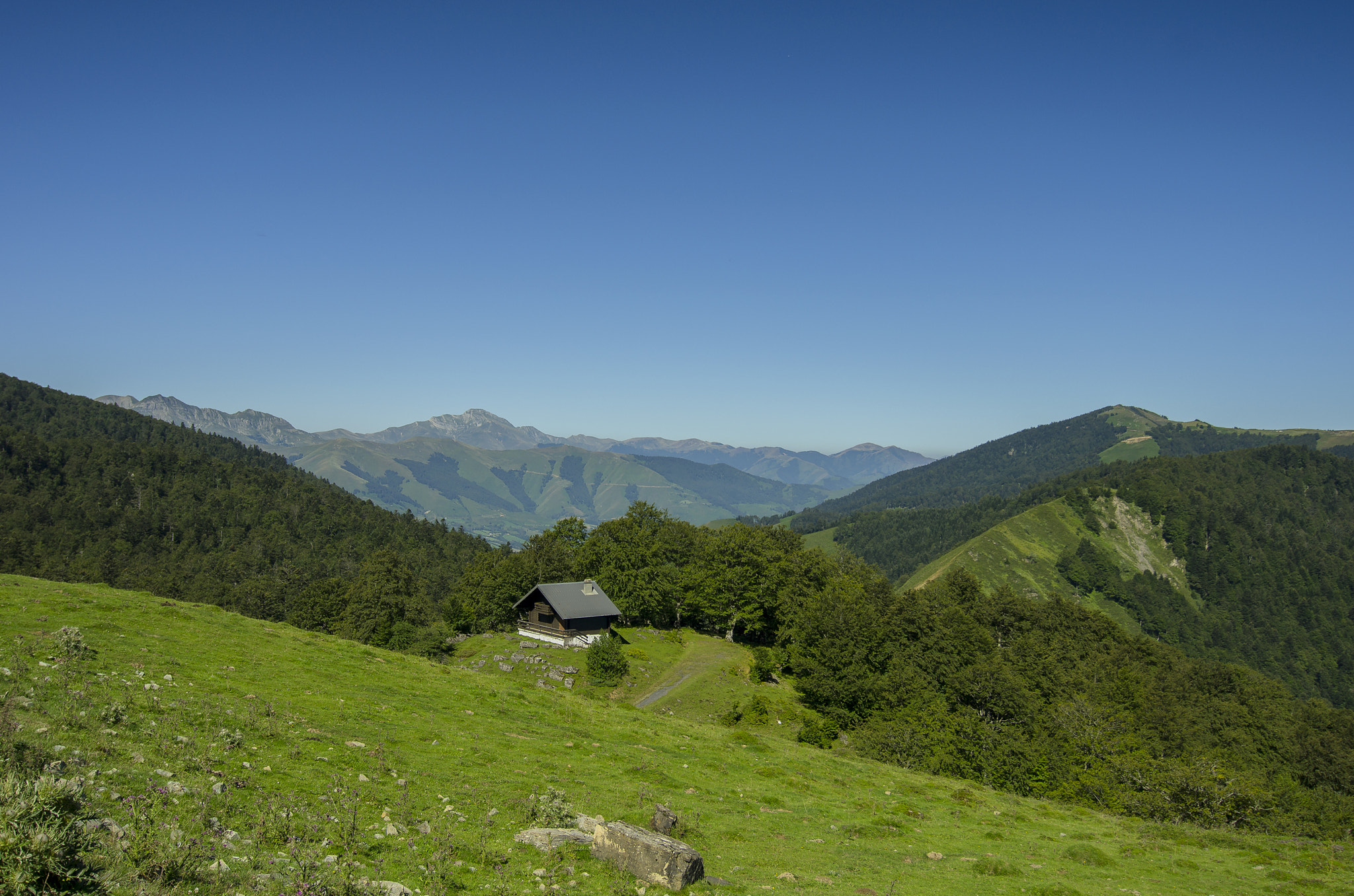 Pentax K-5 sample photo. Mountain hut in col la pierre saint-martin photography