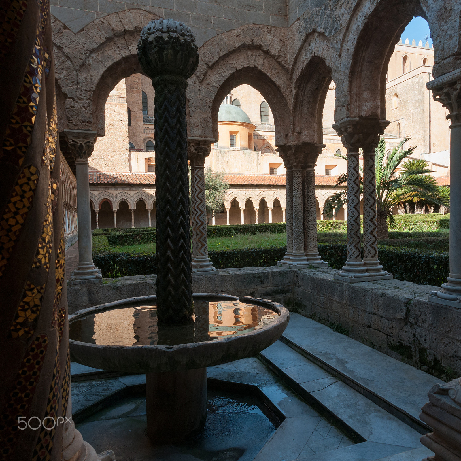 Nikon D300 + Nikon AF Fisheye-Nikkor 16mm F2.8D sample photo. Monreale cloister fountain photography