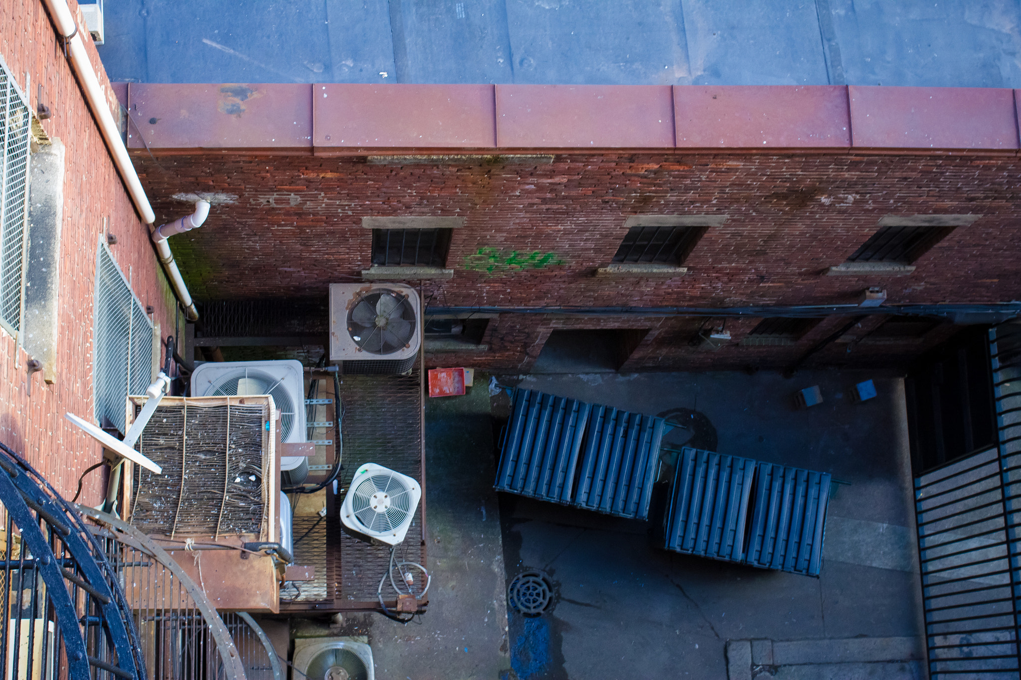 Canon EOS 7D + Canon EF 35mm F2 sample photo. Dumpster dive photography