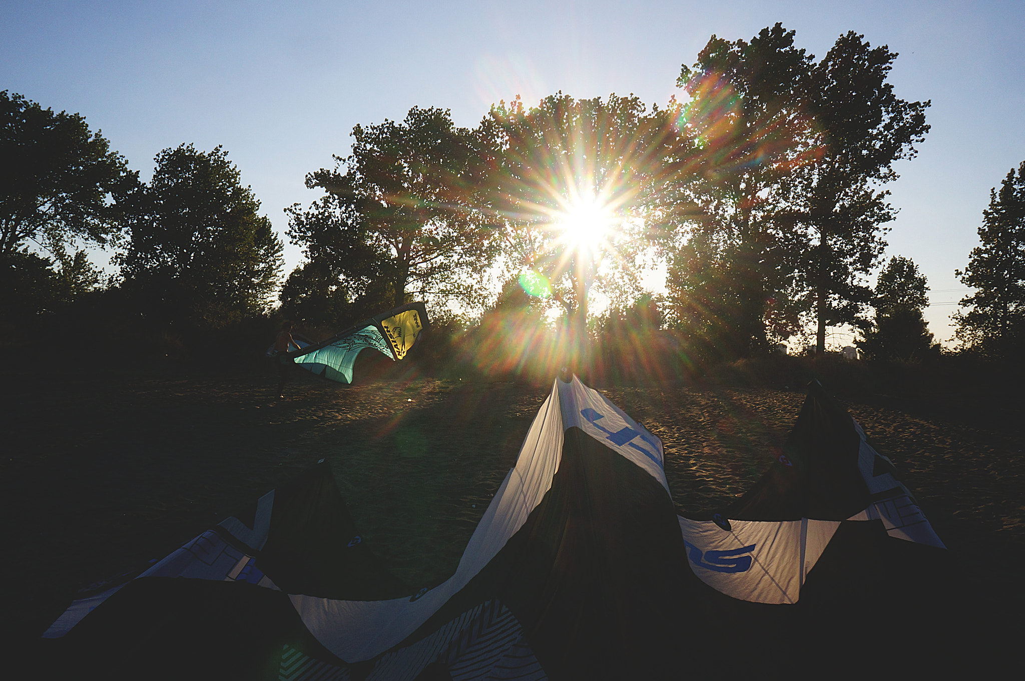 Sony Alpha NEX-6 + Sony E 16mm F2.8 sample photo. Kites photography