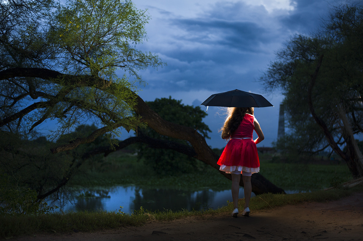 Nikon D3S + Nikon AF-S Nikkor 50mm F1.8G sample photo. Lady in red photography