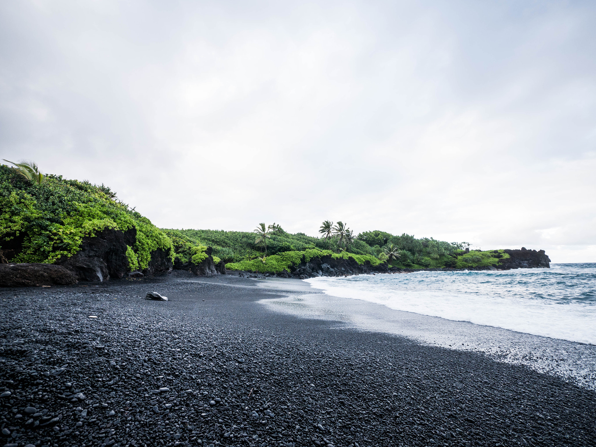 Panasonic Lumix DMC-GX7 + Panasonic Lumix G Vario 7-14mm F4 ASPH sample photo. Black sand beach photography