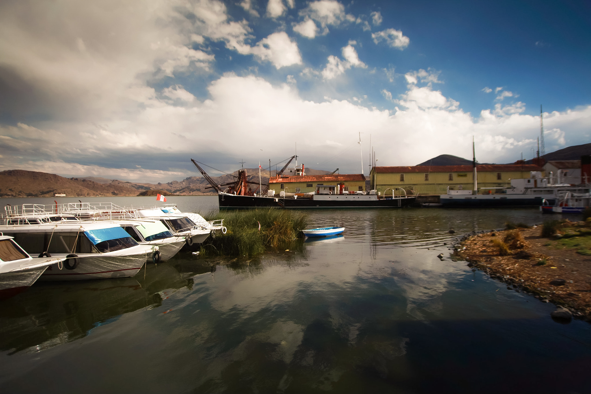 Canon EOS 5D Mark II + Sigma 20mm EX f/1.8 sample photo. Puerto de puno photography