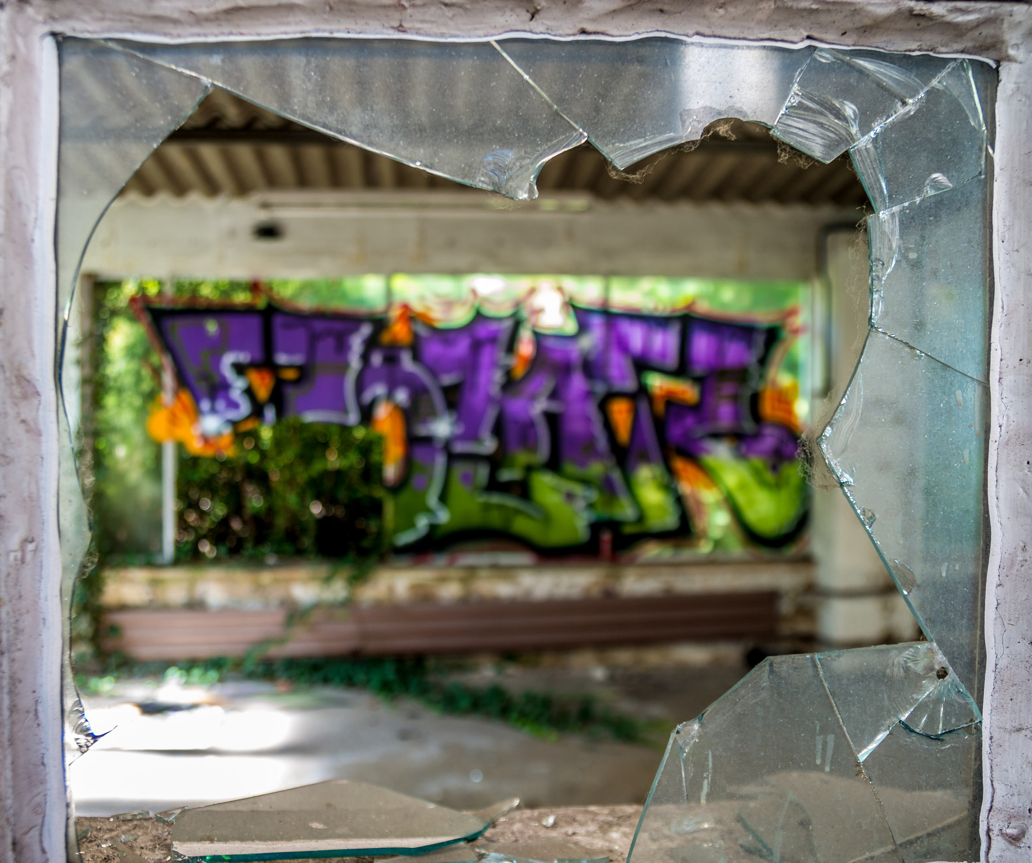 Pentax K-5 II sample photo. Window to decay photography