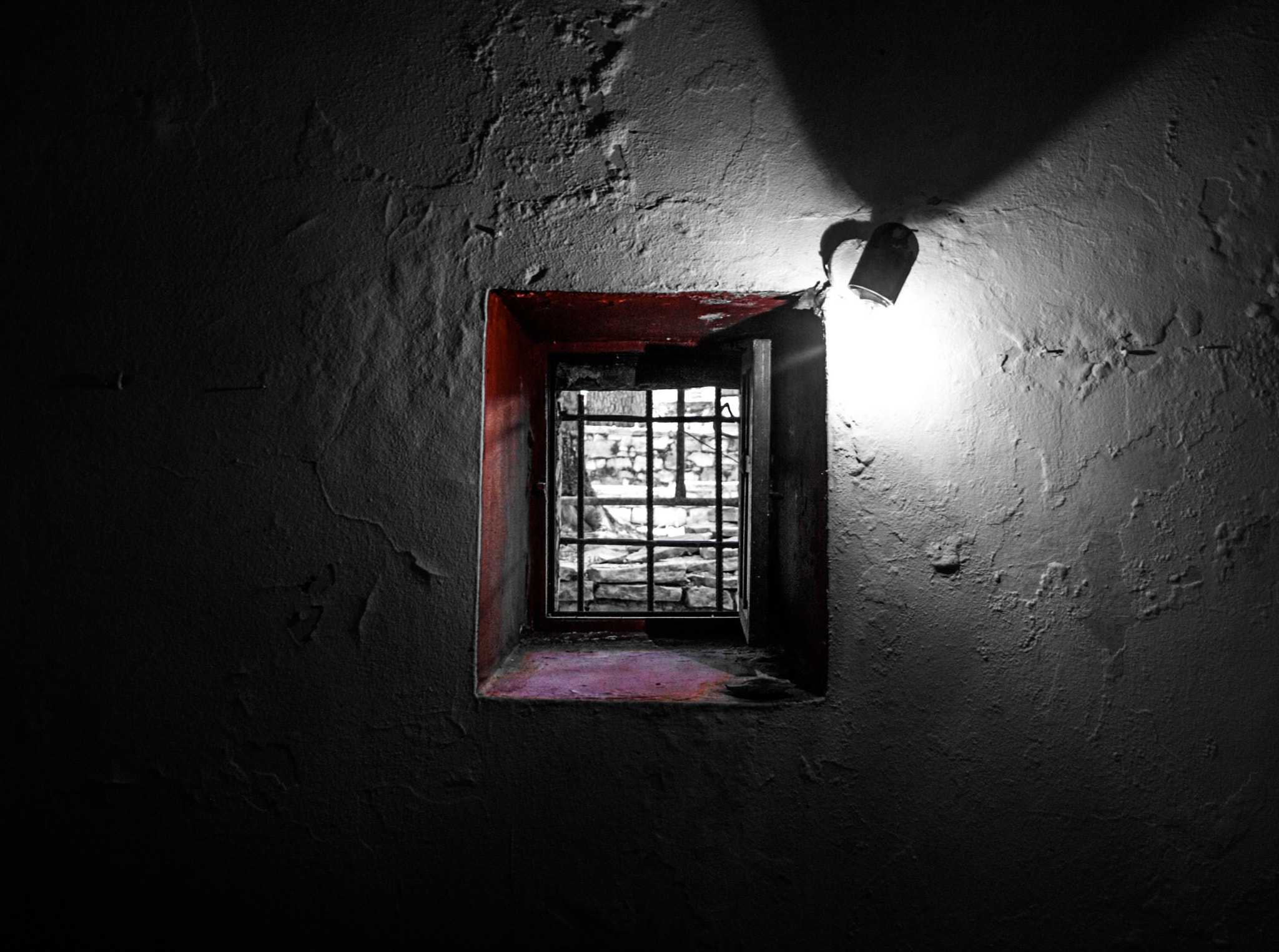 Sigma 18-200mm f/3.5-6.3 DC OS sample photo. Window photography