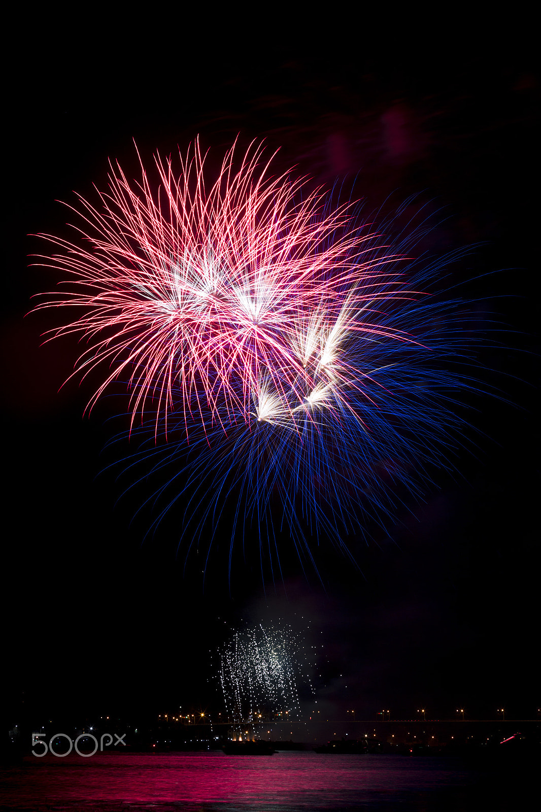 Canon EOS-1D Mark IV sample photo. Night fireworks photography