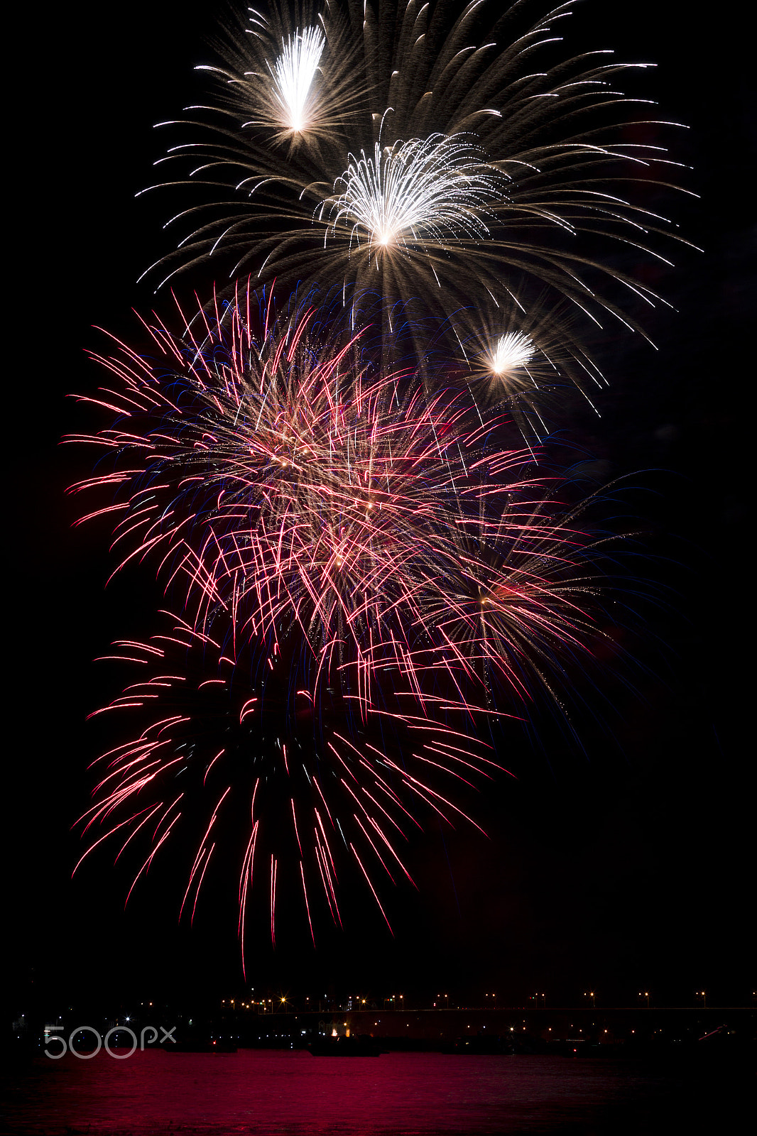 Canon EOS-1D Mark IV sample photo. Night fireworks photography