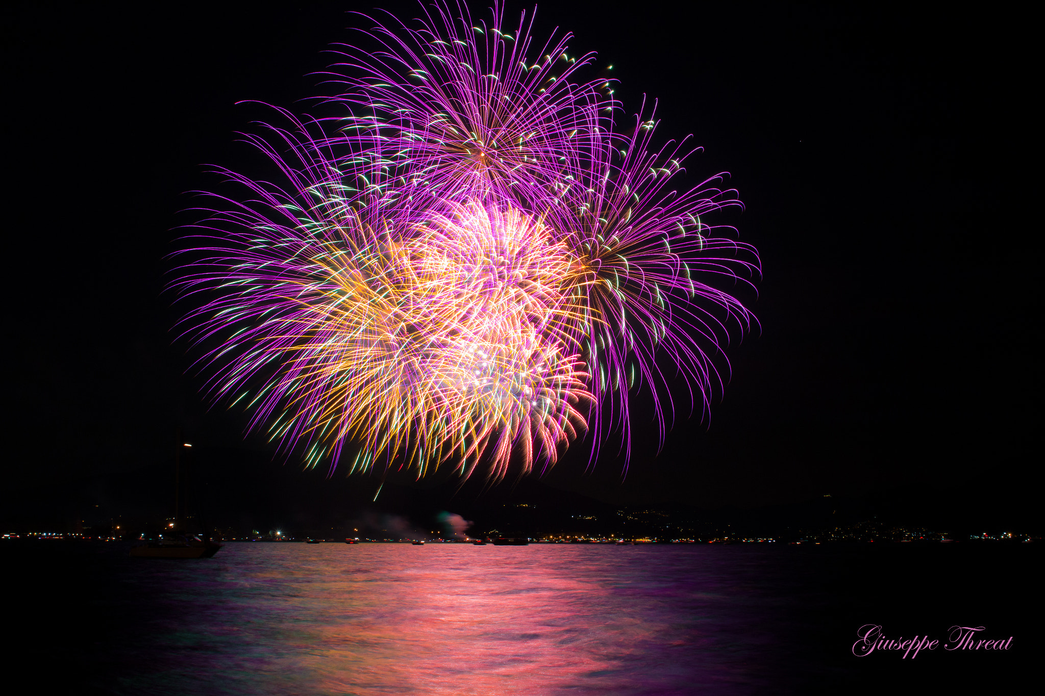Canon EF 24mm F2.8 IS USM sample photo. Fireworks photography
