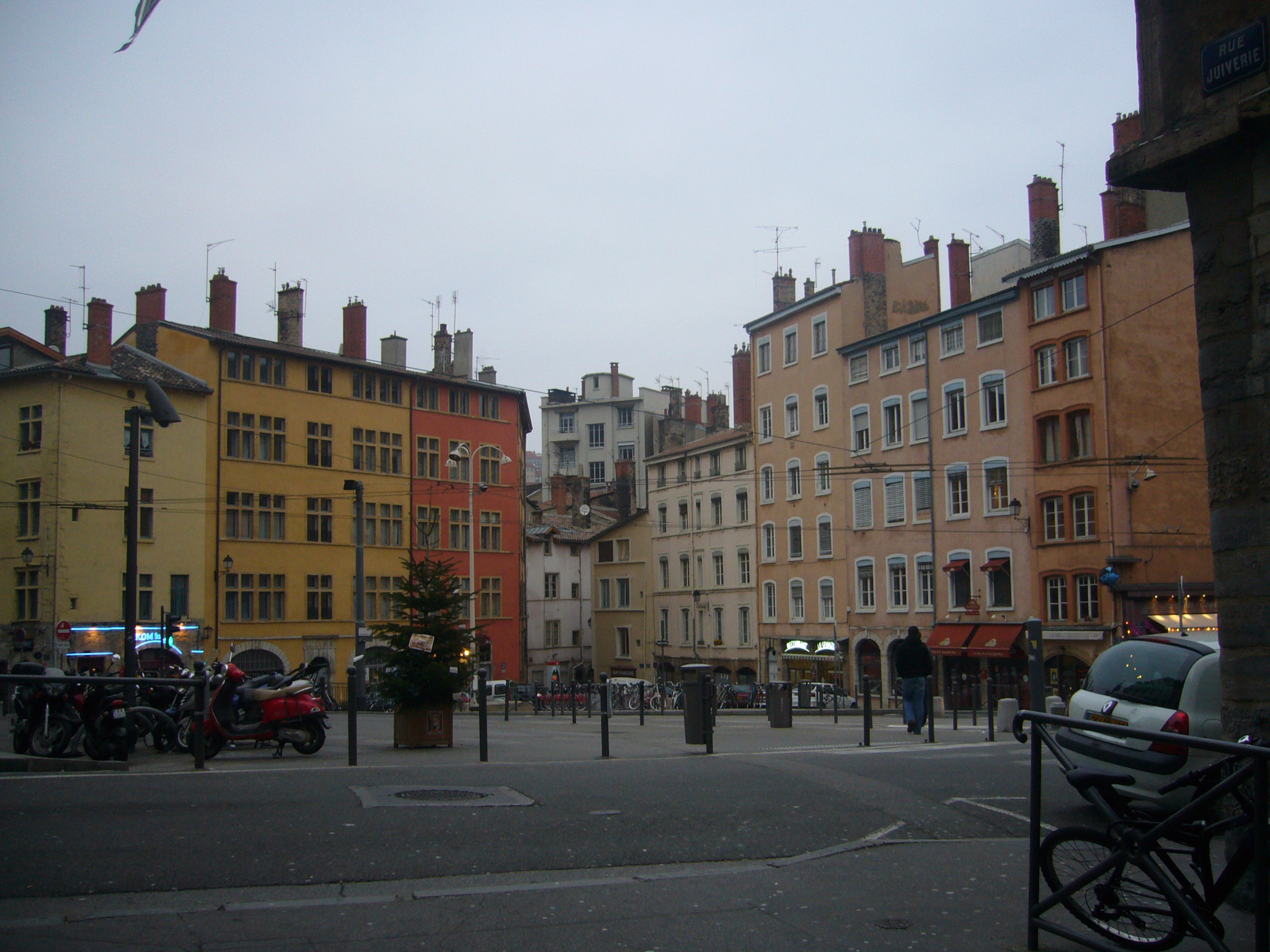 Panasonic DMC-FX9 sample photo. Lyon 2009 happy new year in colours photography