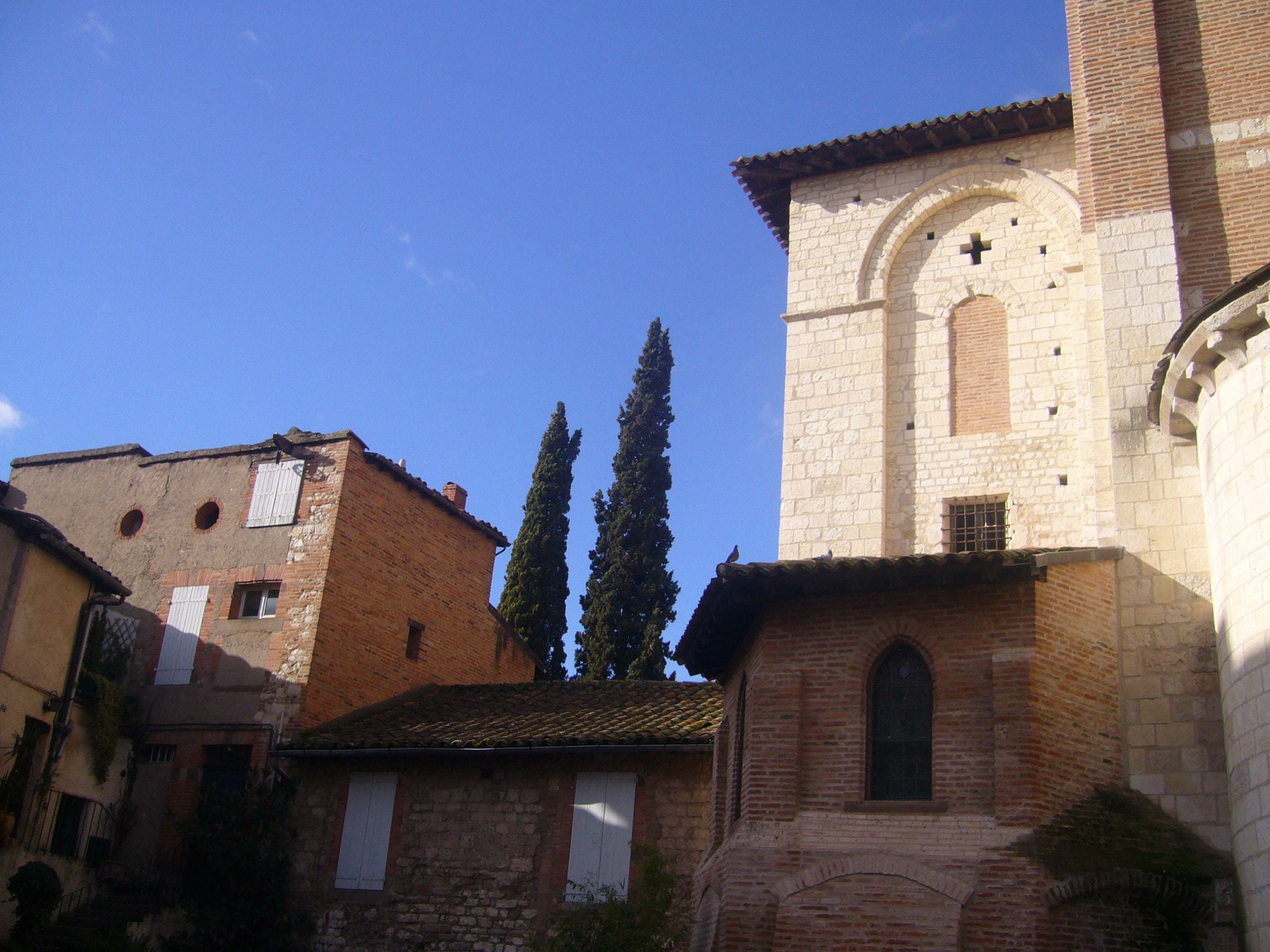 Panasonic DMC-FX9 sample photo. Albi 2009 downtown white and pink photography