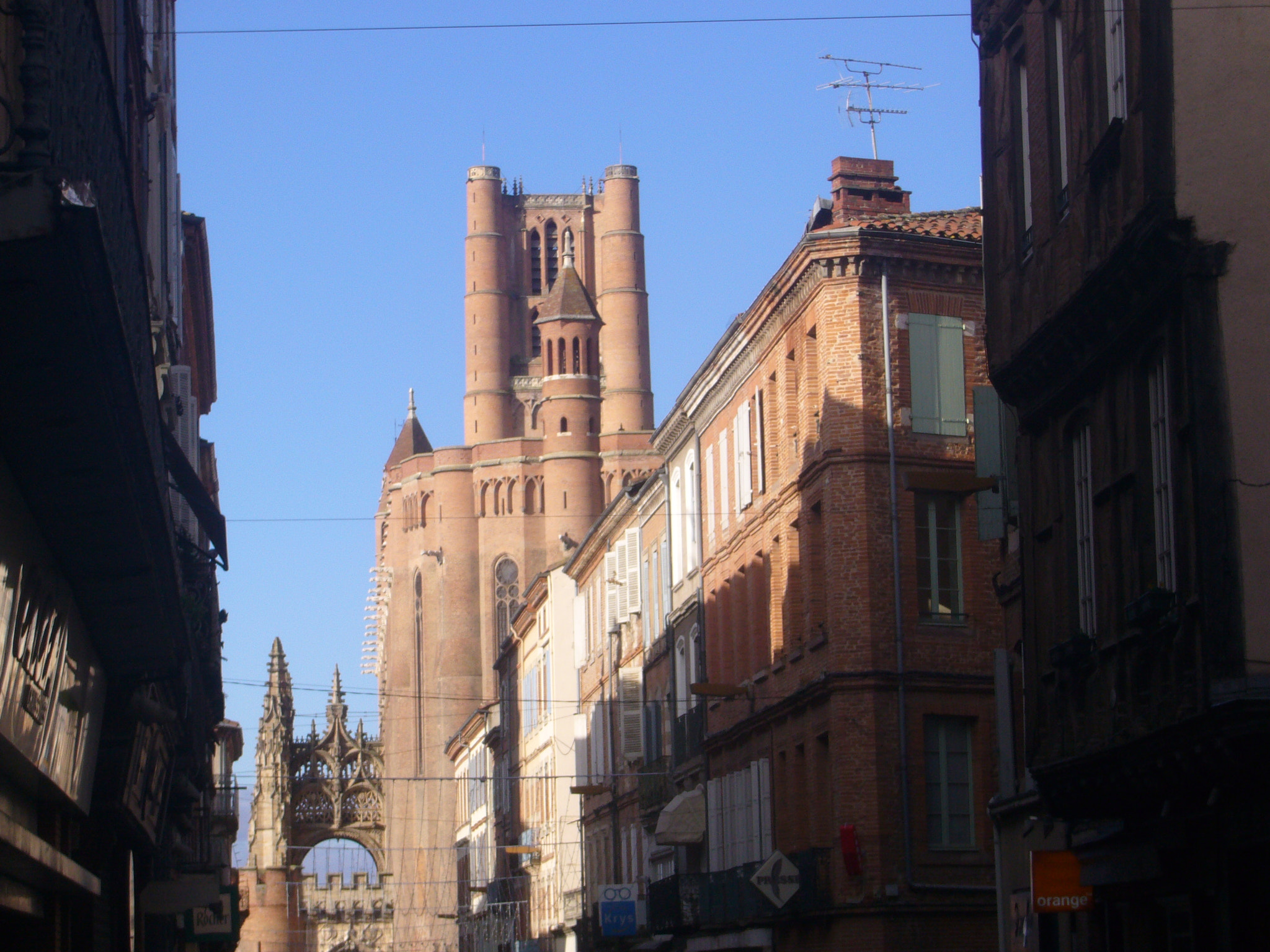 Panasonic DMC-FX9 sample photo. Albi 2009 downtown and cathedral photography
