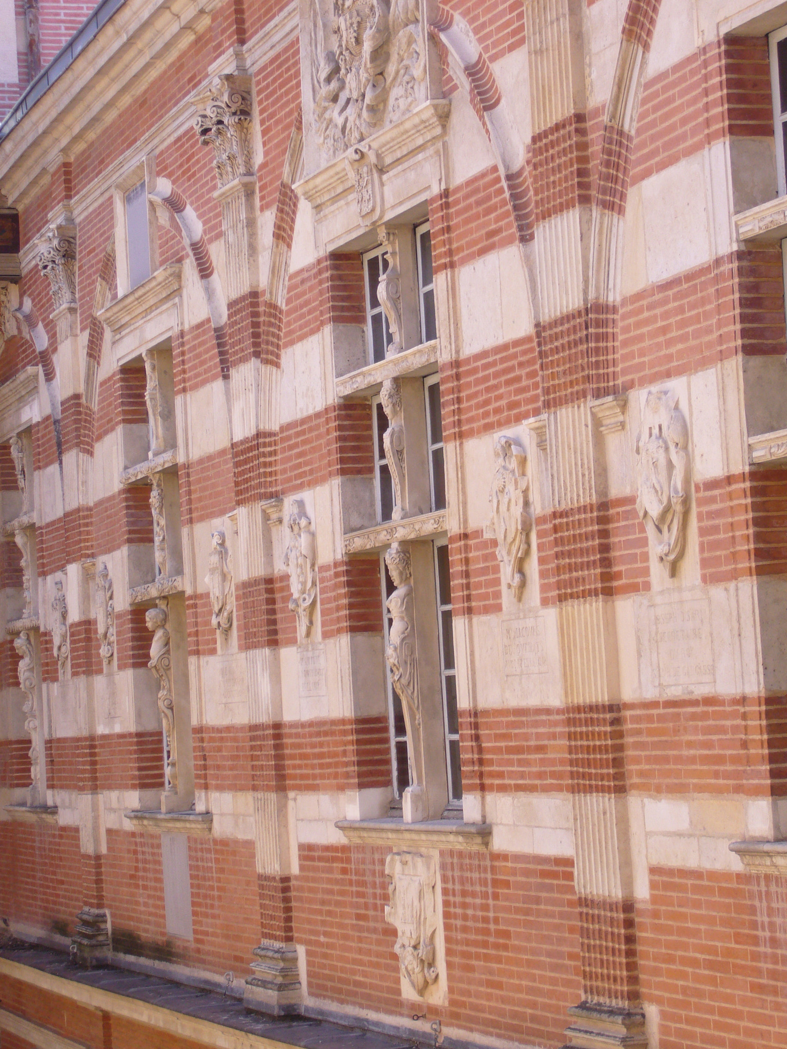 Panasonic DMC-FX9 sample photo. Toulouse & bricks of capitole photography