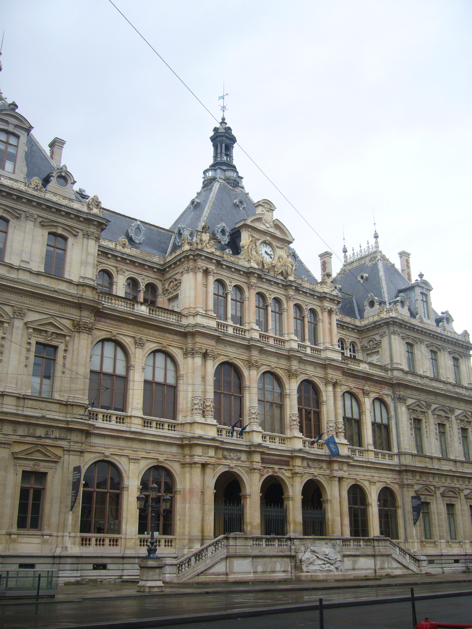 Panasonic DMC-FX9 sample photo. Lyon building photography