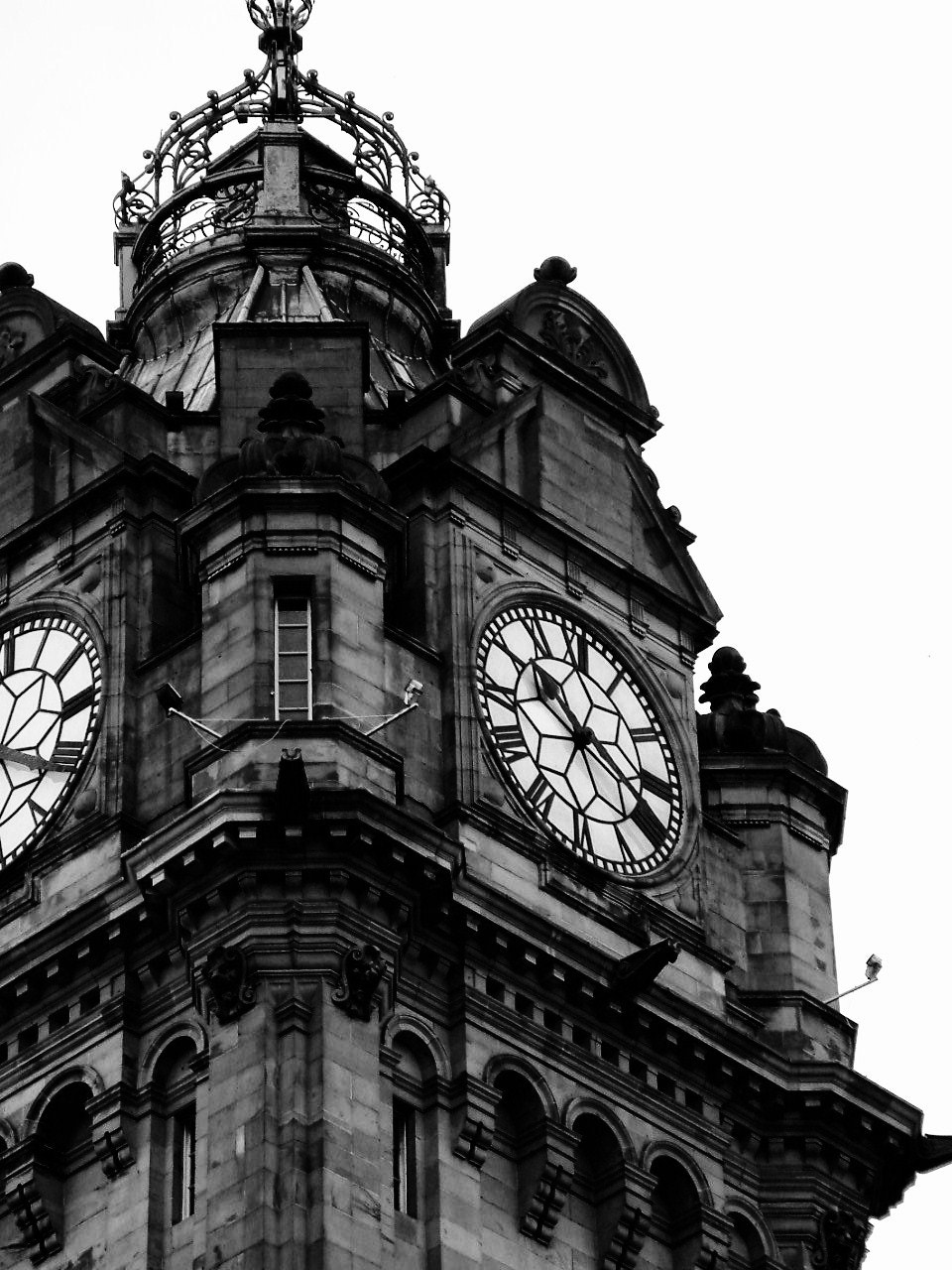 Fujifilm FinePix S602 ZOOM sample photo. The balmoral, edinburgh photography