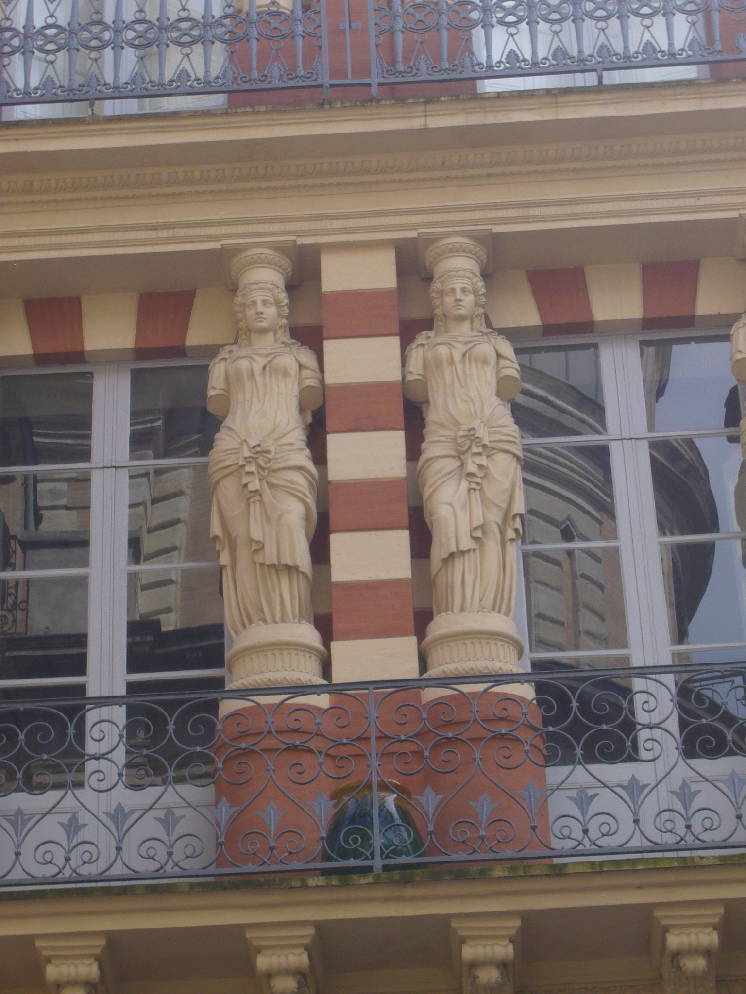 Panasonic DMC-FX9 sample photo. Toulouse inspiration cariatide photography